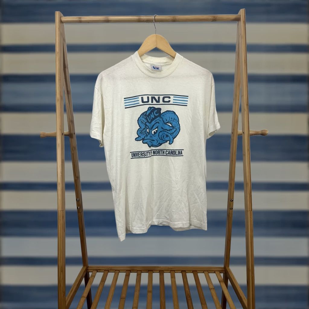 Vintage VINTAGE 80s UNC Carolina Tar Heels Ramases Bar Game Graphic Thin T-Shirt Size L White Men Size US L / EU 52-54 / 3 - 1 Thumbnail