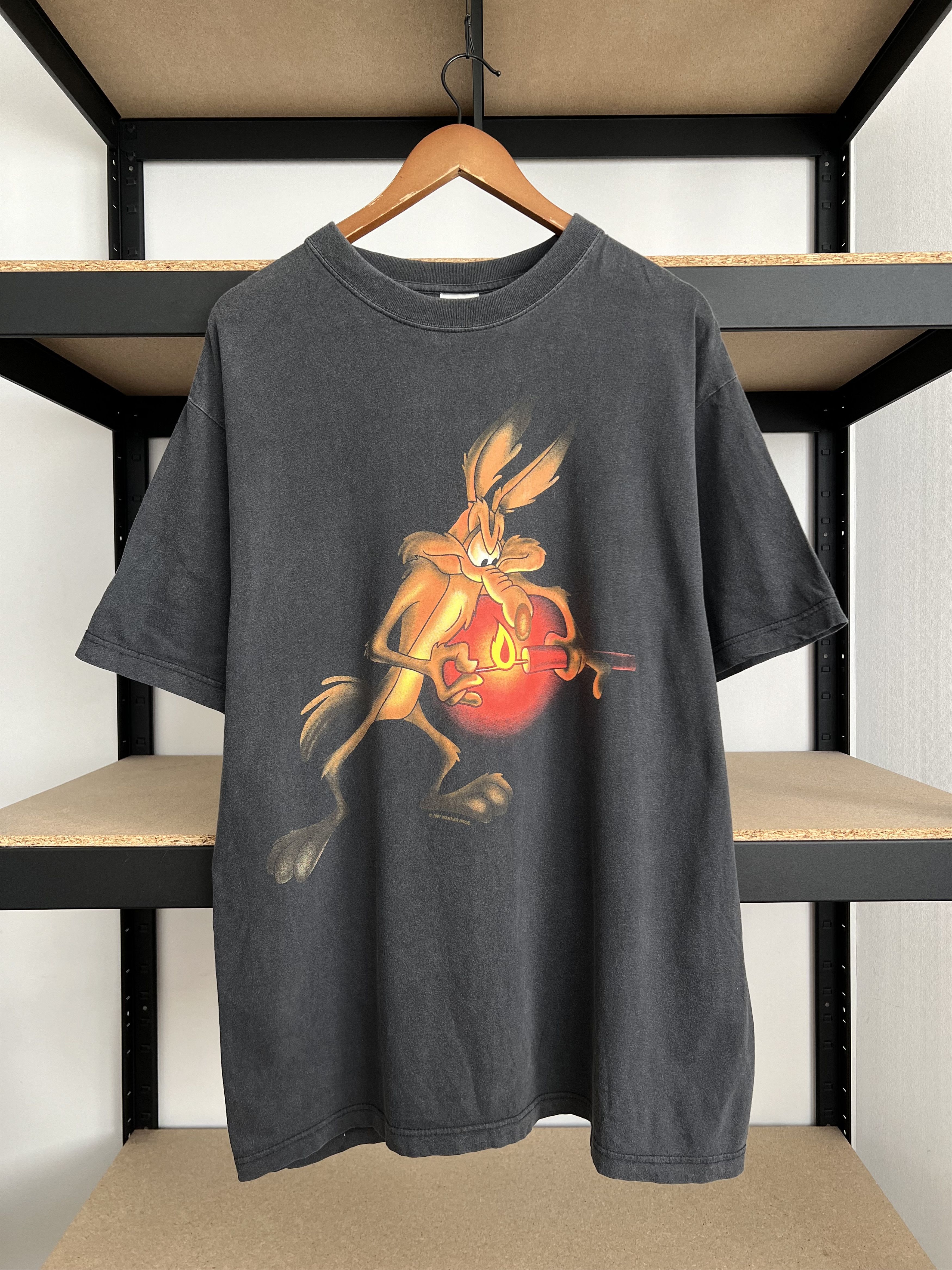 Warner Bros Vintage 1997 Wile E. Coyote Cartoon Warner Bros T-shirt Size US XL / EU 56 / 4 - 1 Thumbnail
