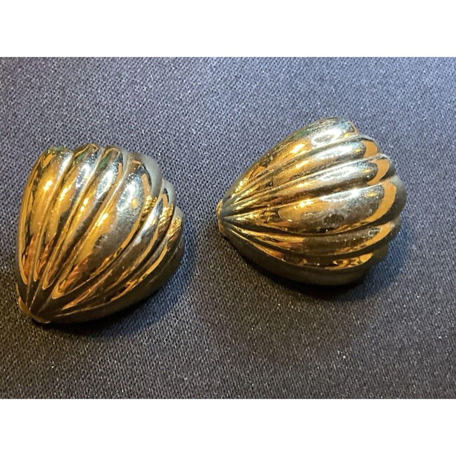 Other Carrie Gold Tone Vintage Shell Clip On Earrings Size ONE SIZE - 2 Thumbnail