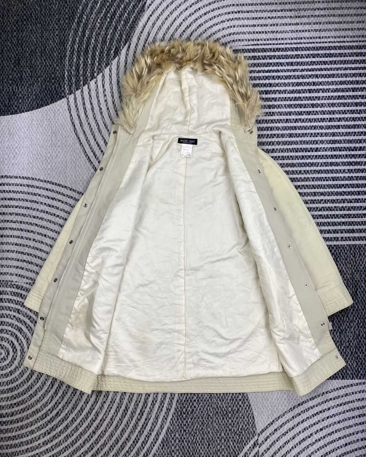 Japanese Brand Vintage Beating Heart Faux Fur Hooded Parka Jacket Size US M / EU 48-50 / 2 - 6 Thumbnail