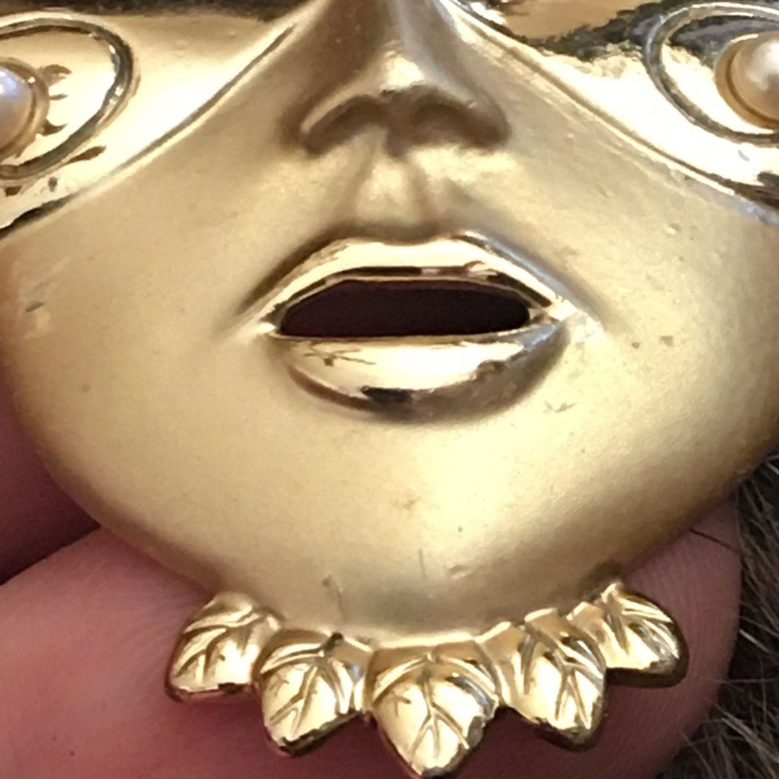 Vintage Vintage 80s gold tone jeweled mask brooch pin Size ONE SIZE - 3 Thumbnail