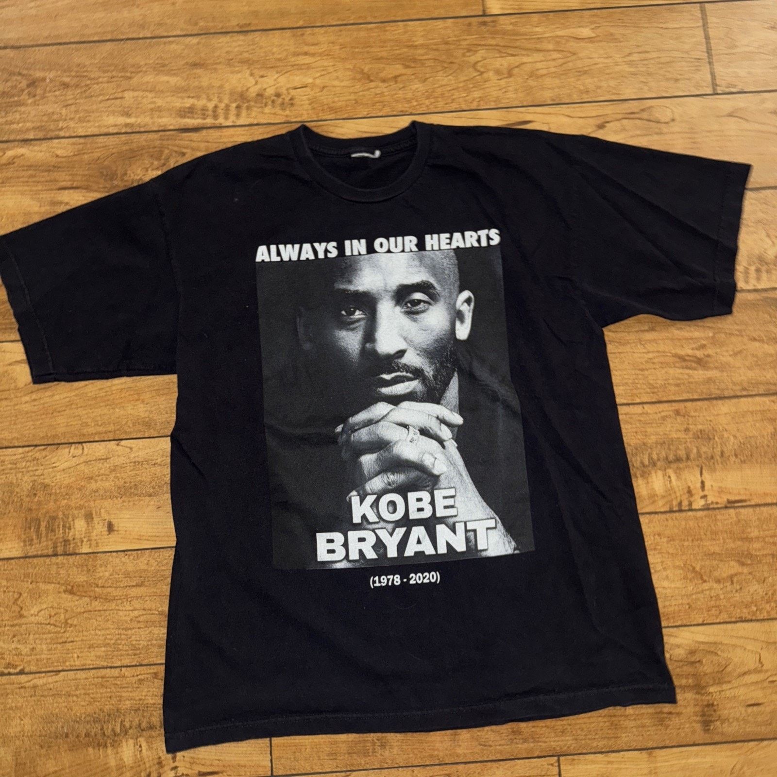 NBA Kobe Bryant T-Shirt Black Large 21x26 Size US L / EU 52-54 / 3 - 1 Thumbnail