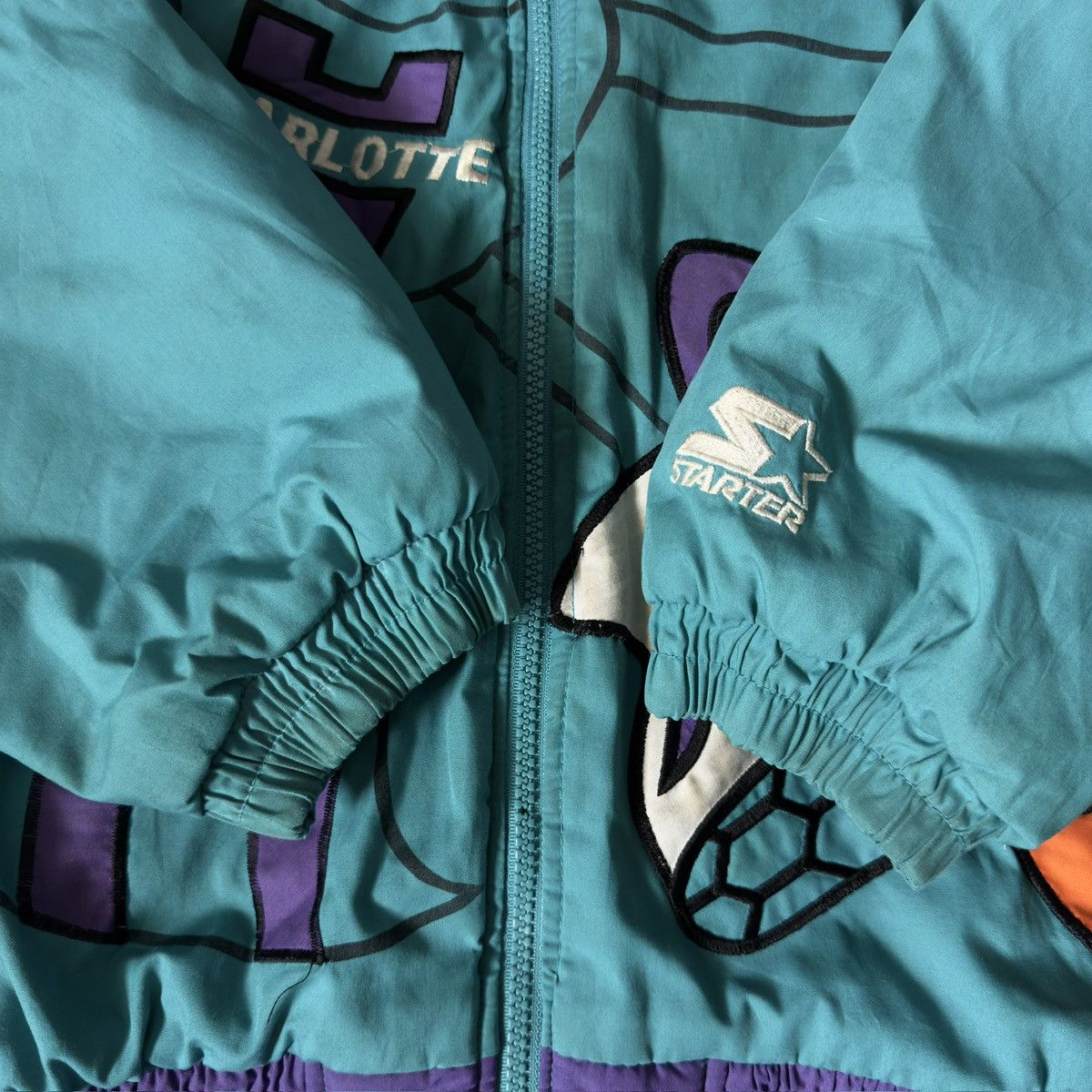 Starter Vintage 90s Jcole Charlotte Hornets Starter Jacket Size US L / EU 52-54 / 3 - 9 Thumbnail