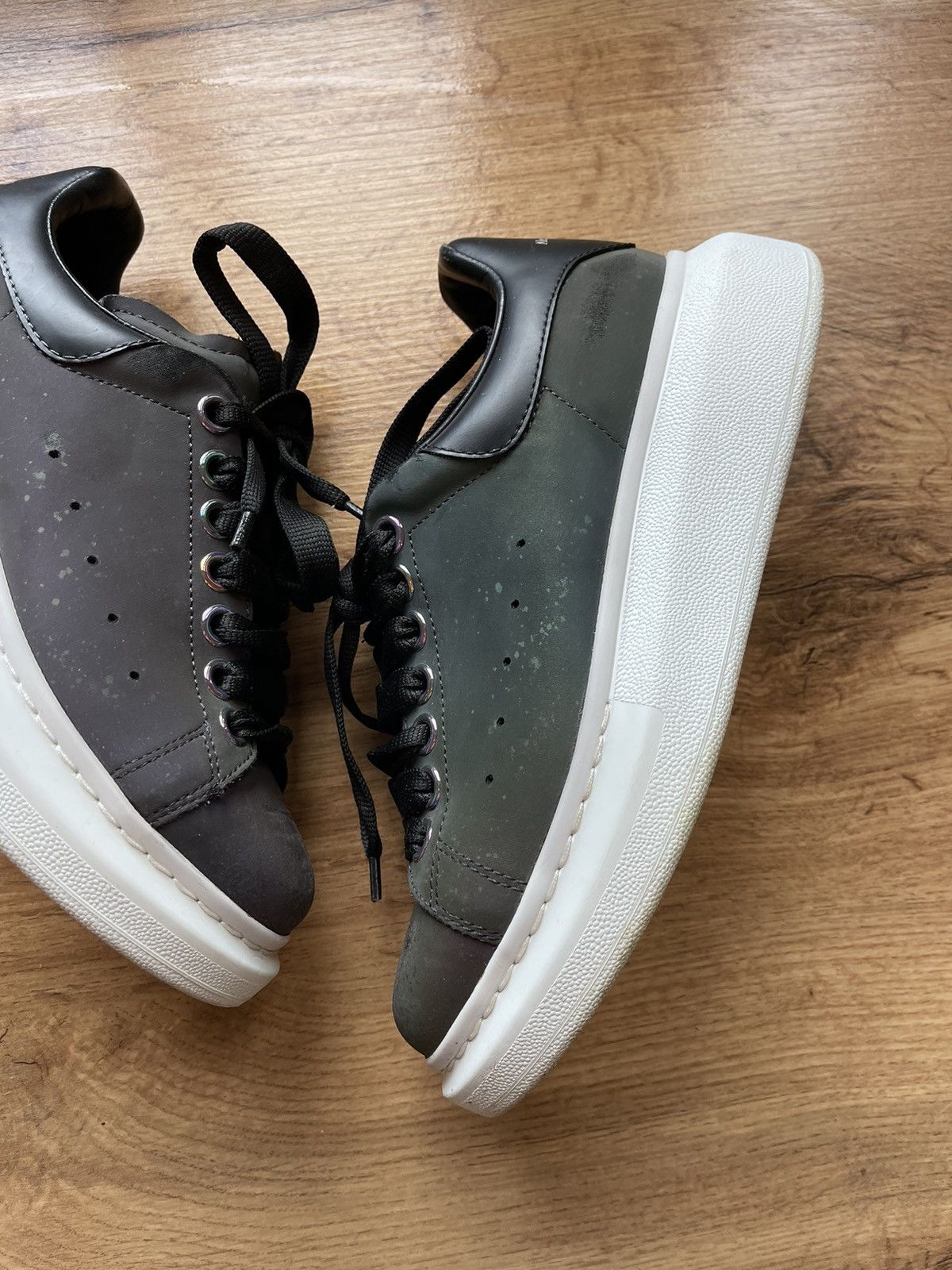 Alexander McQueen Alexander McQueen Iridescent Sneakers Beetle Black chameleon Size US 6 / IT 36 - 5 Thumbnail