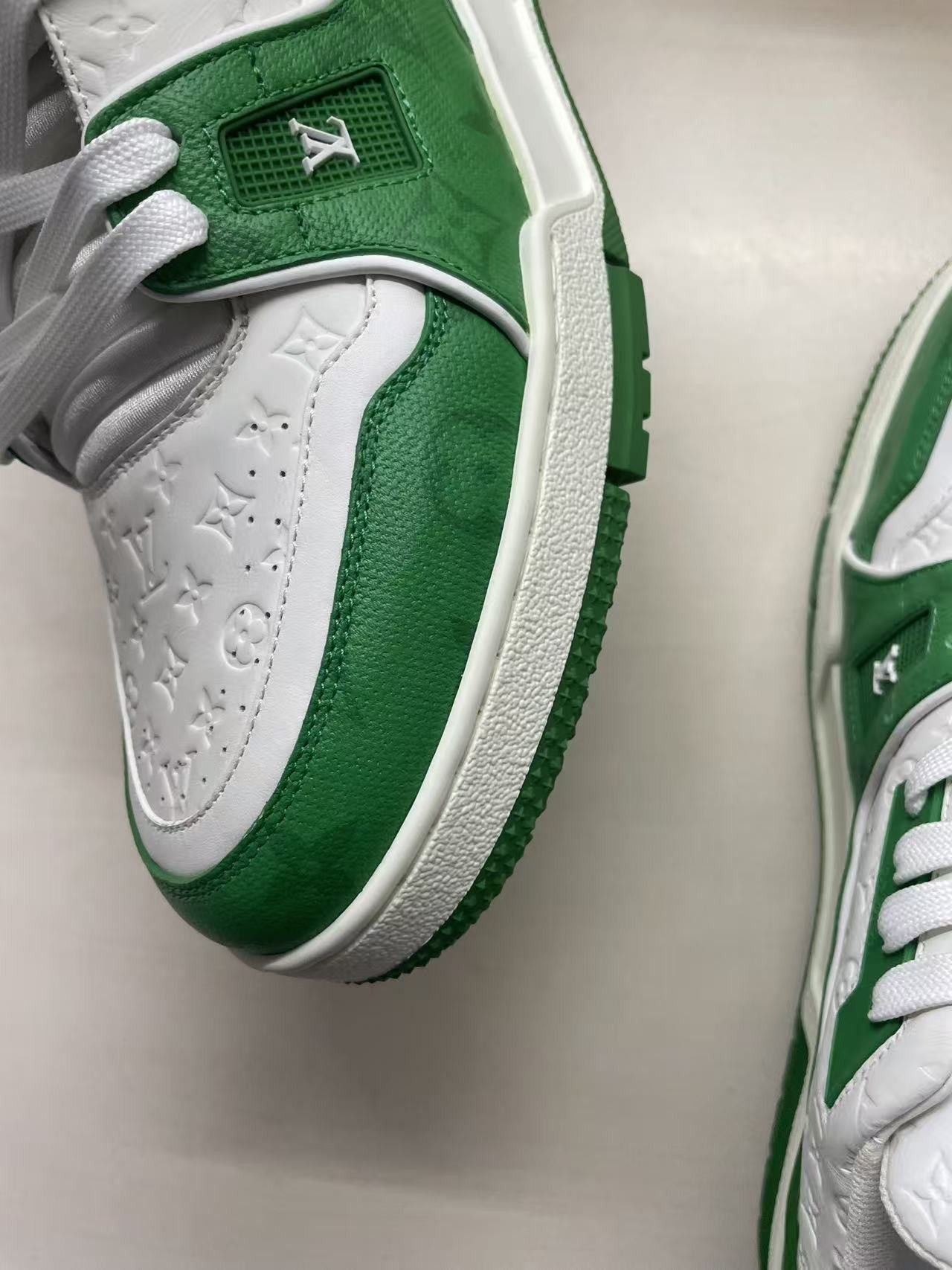Louis Vuitton Louis Vuitton Trainer #54 Signature White & Green Sneakers Size US 9 / IT 39 - 11 Thumbnail
