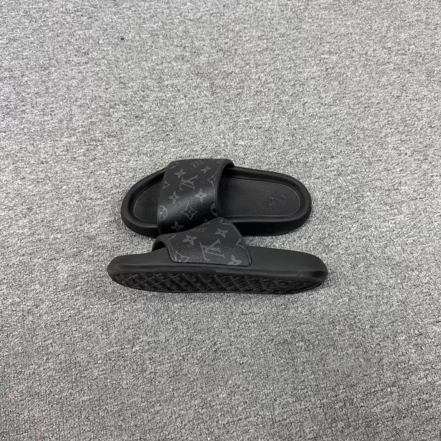 Louis Vuitton Black Slide Sandals Size 6. Size US 6 / EU 39 - 2 Thumbnail