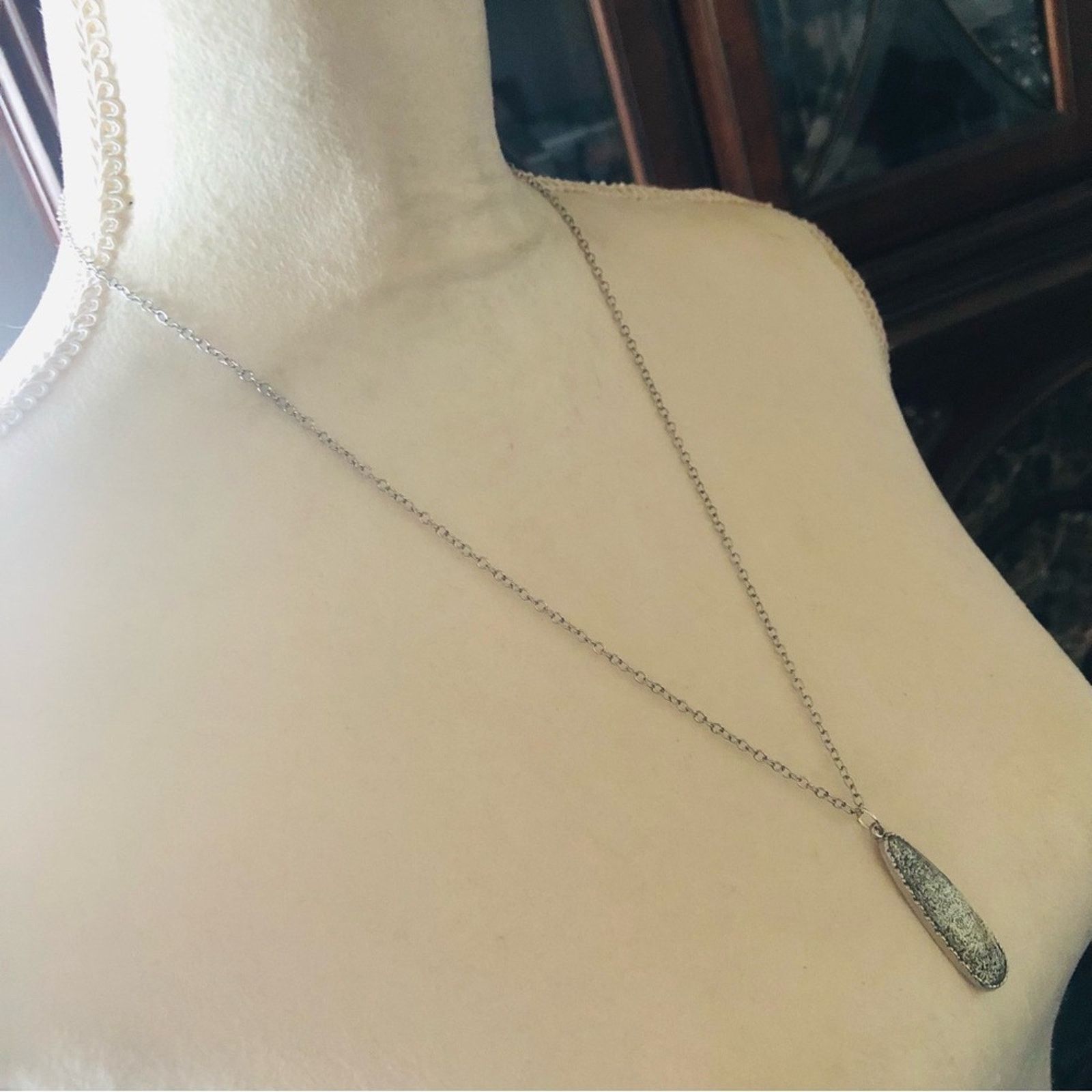 Jewelry Elegant long raindrop silver sparkle faceted gem on chain Size ONE SIZE - 3 Thumbnail
