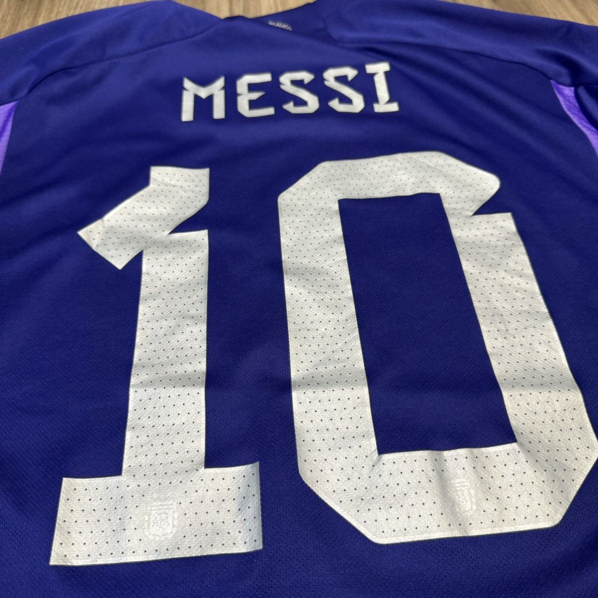 Adidas Argentina WC2022 away shirt #10 Messi Size US L / EU 52-54 / 3 - 6 Thumbnail