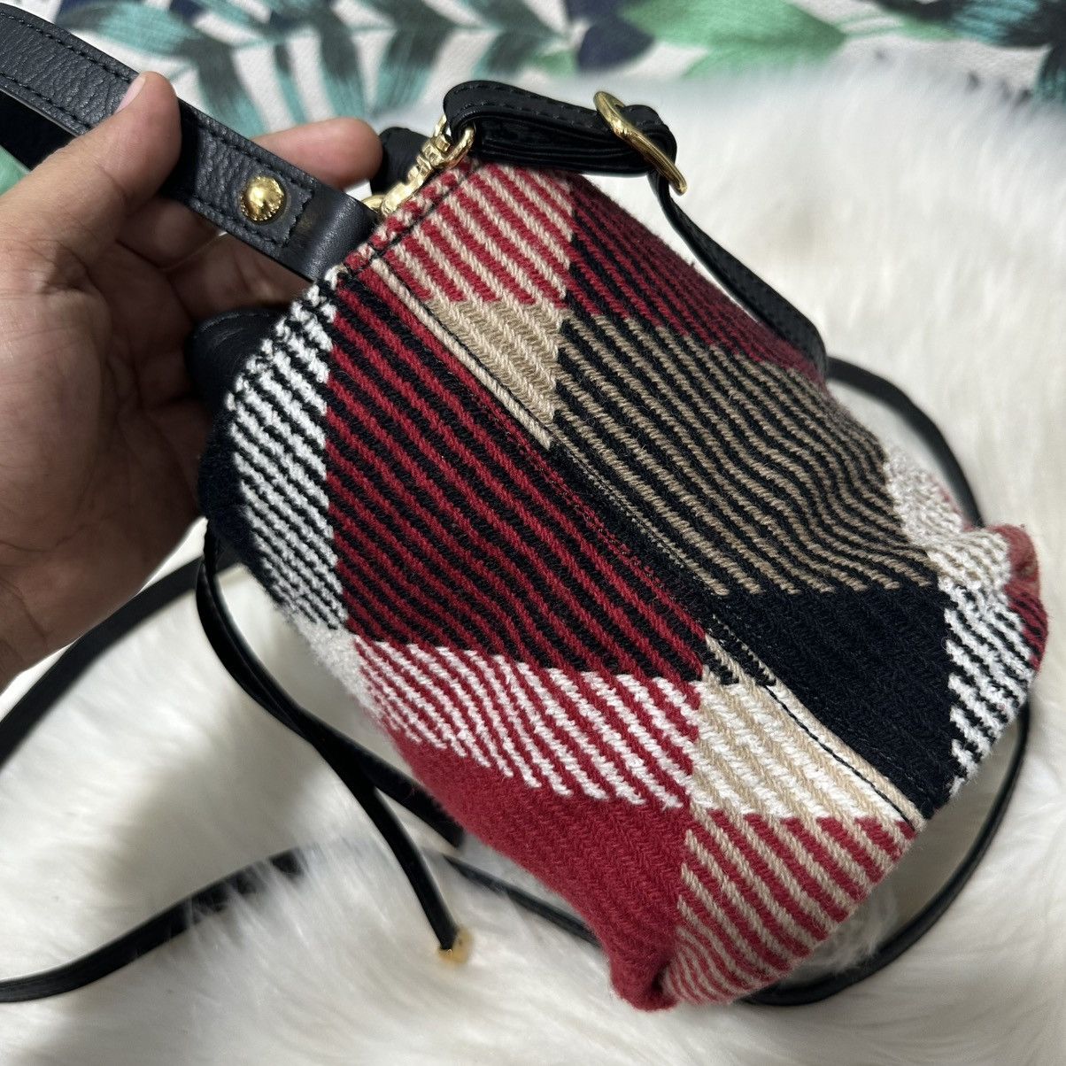 Other Authentic BLUE LABEL CRESTBRIDGE Bucket Crossbody Bag Size ONE SIZE - 6 Thumbnail