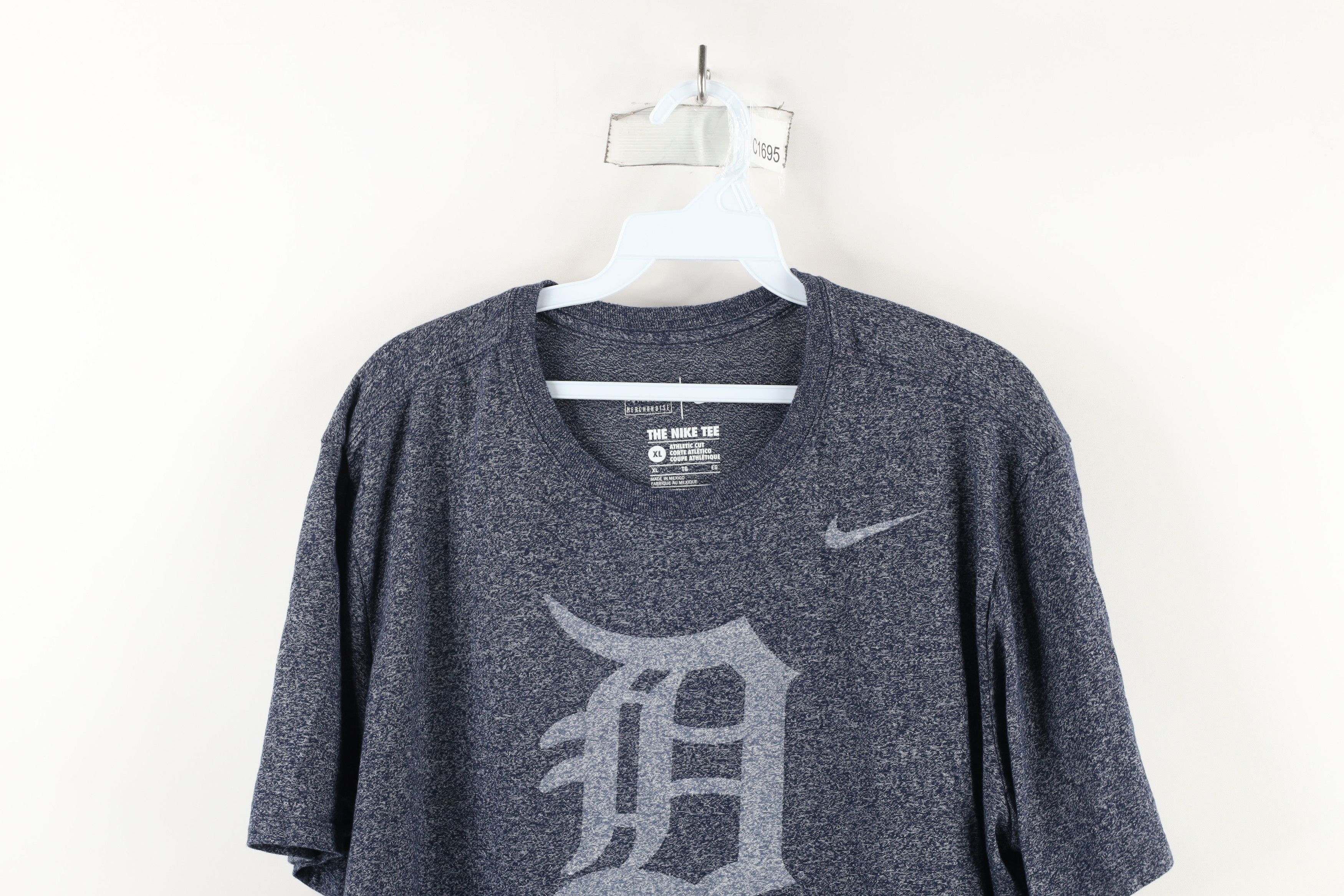 Nike × Vintage Nike Detroit Tigers Old English D Jersey Knit T-Shirt Blue Size US XL / EU 56 / 4 - 2 Thumbnail