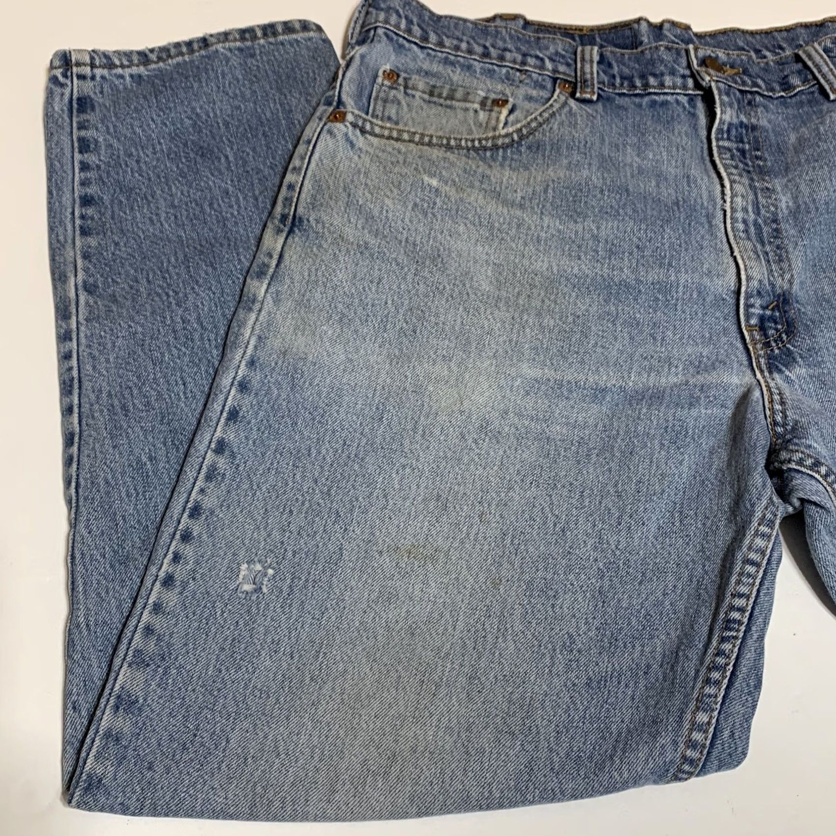 Levi's VINTAGE Levi's 550 Jeans Mens 36x30 Relaxed Tapered Leg Distressed Grunge Blue Denim 500 Series Mens Size US 36 / EU 52 - 3 Thumbnail