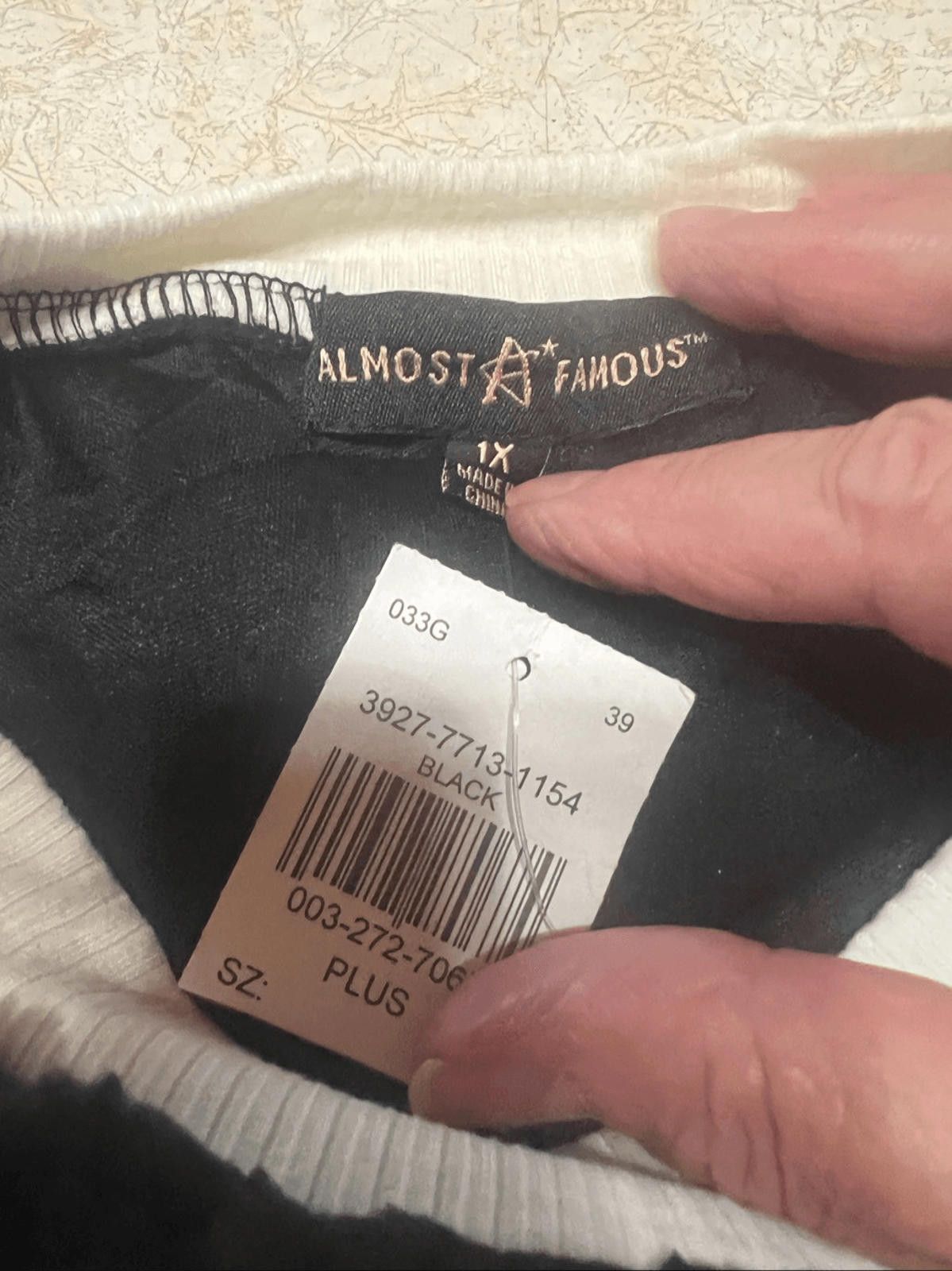 Almost Famous Almost Famous 2-Pc Sherpa Lounging Set 1X Top 2X Pants NWT Size XL / US 12-14 / IT 48-50 - 4 Thumbnail