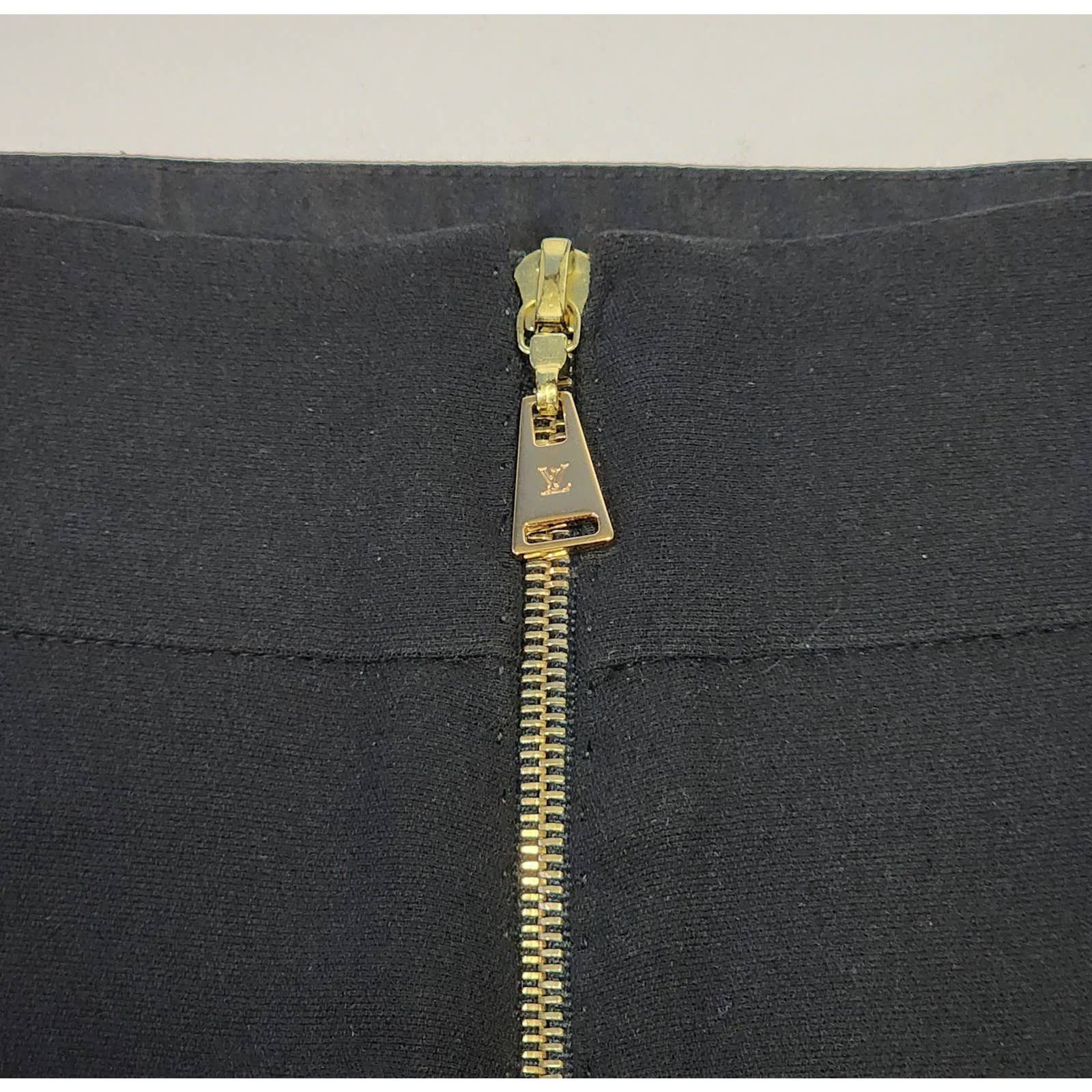 Louis Vuitton Louis Vuitton Black 100% silk Skirt with logo LV Zipper Sz38 Size 28" / US 6 / IT 42 - 7 Thumbnail
