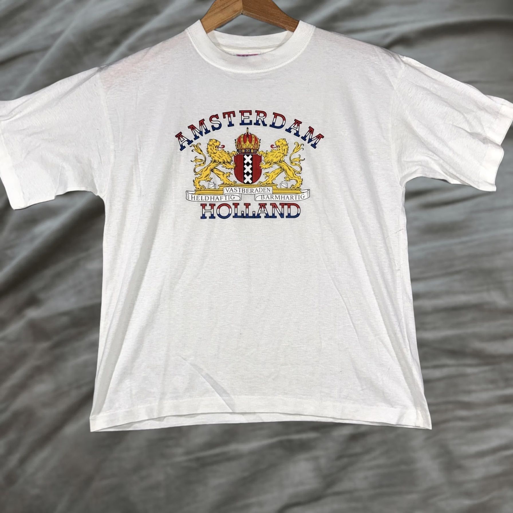 Vintage VINTAGE Oriko Amsterdam Holland Coat of Arms Graphic T-Shirt Mens M White Short Sleeve Crew Neck Regular Fit Jersey Graphic Print Travel 90s Club Logo Size US M / EU 48-50 / 2 - 1 Thumbnail