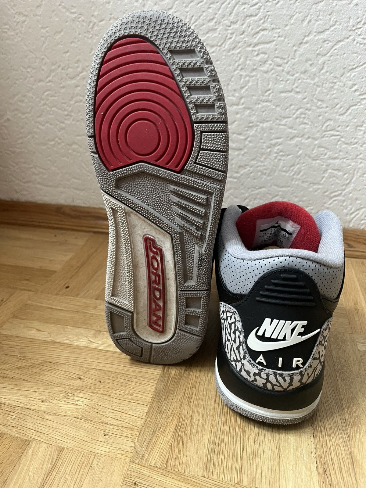 Jordan Brand Air Jordan 3 retro OG black cement Size US 5 / EU 37 - 5 Thumbnail