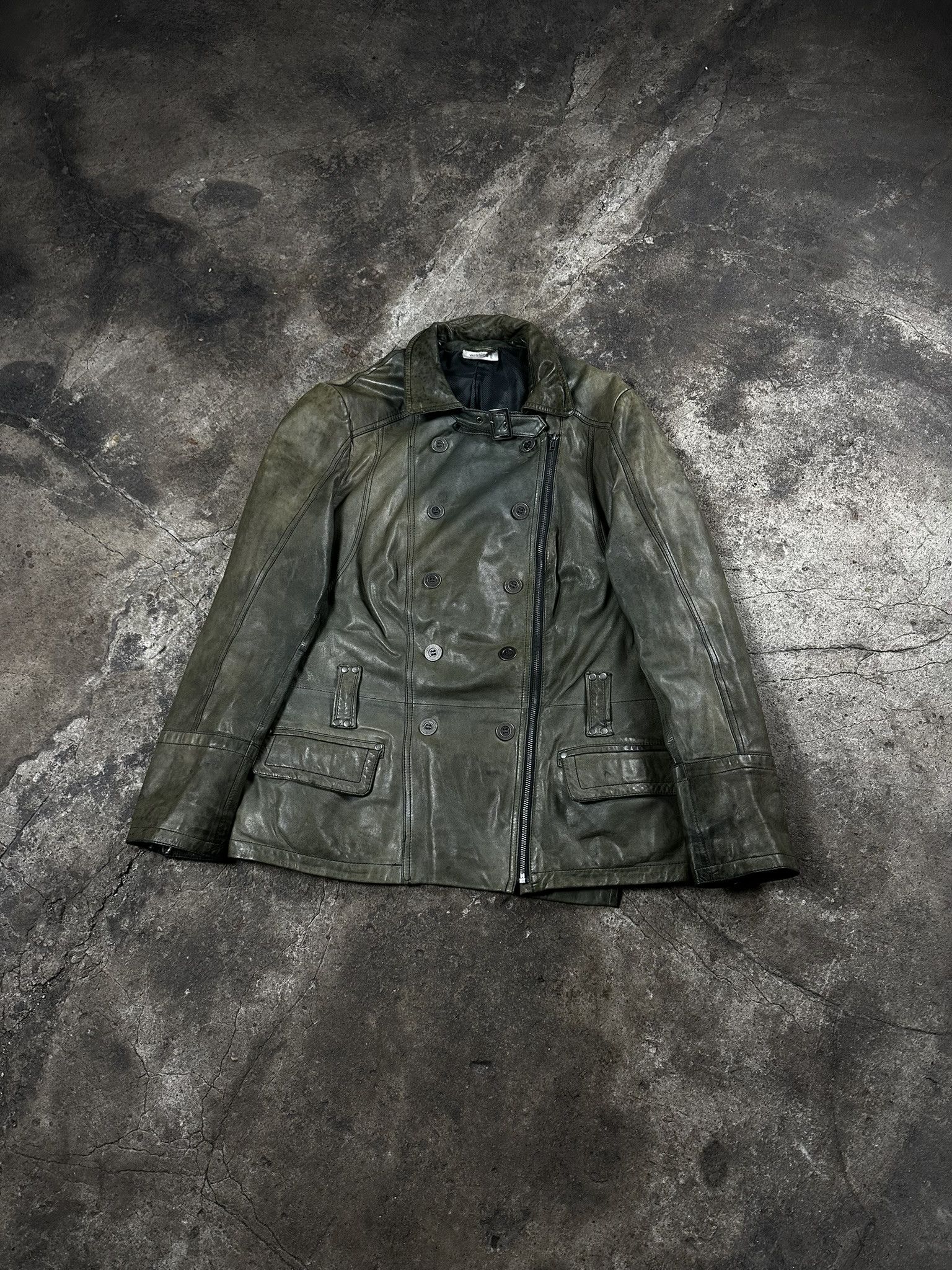 Vintage Vintage Avant Garde Double-Breasted Faded Leather Jacket Size US L / EU 52-54 / 3 - 1 Thumbnail