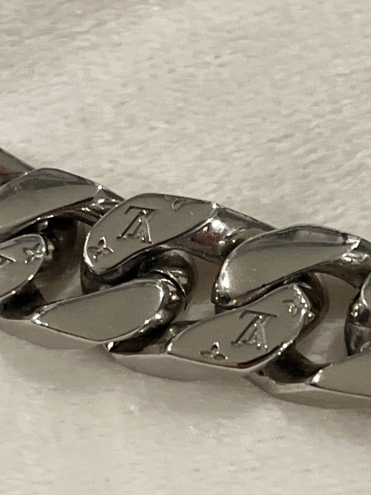 Louis Vuitton LOUIS VUITTON NECKLACE CHAIN MONOGRAM SILVER LV LOGO M69987 Size ONE SIZE - 4 Thumbnail