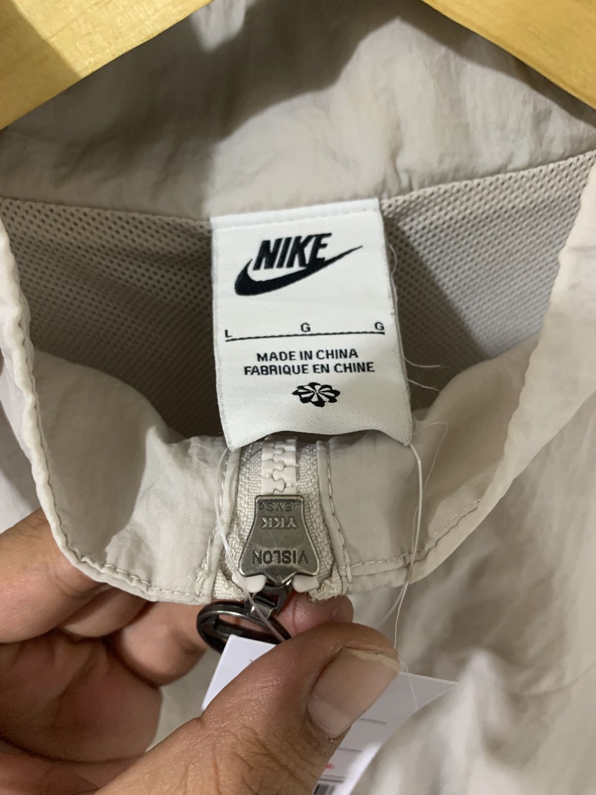 Nike nike big swoosh nylon jacket broken white Size L / US 10 / IT 46 - 5 Thumbnail