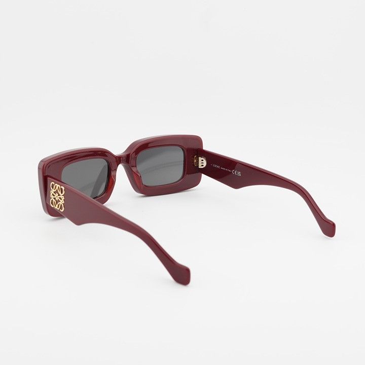 Loewe Loewe LW40101I 66A Sunglasses Shiny Burgundy/Gold Rectangle Size ONE SIZE - 10 Thumbnail