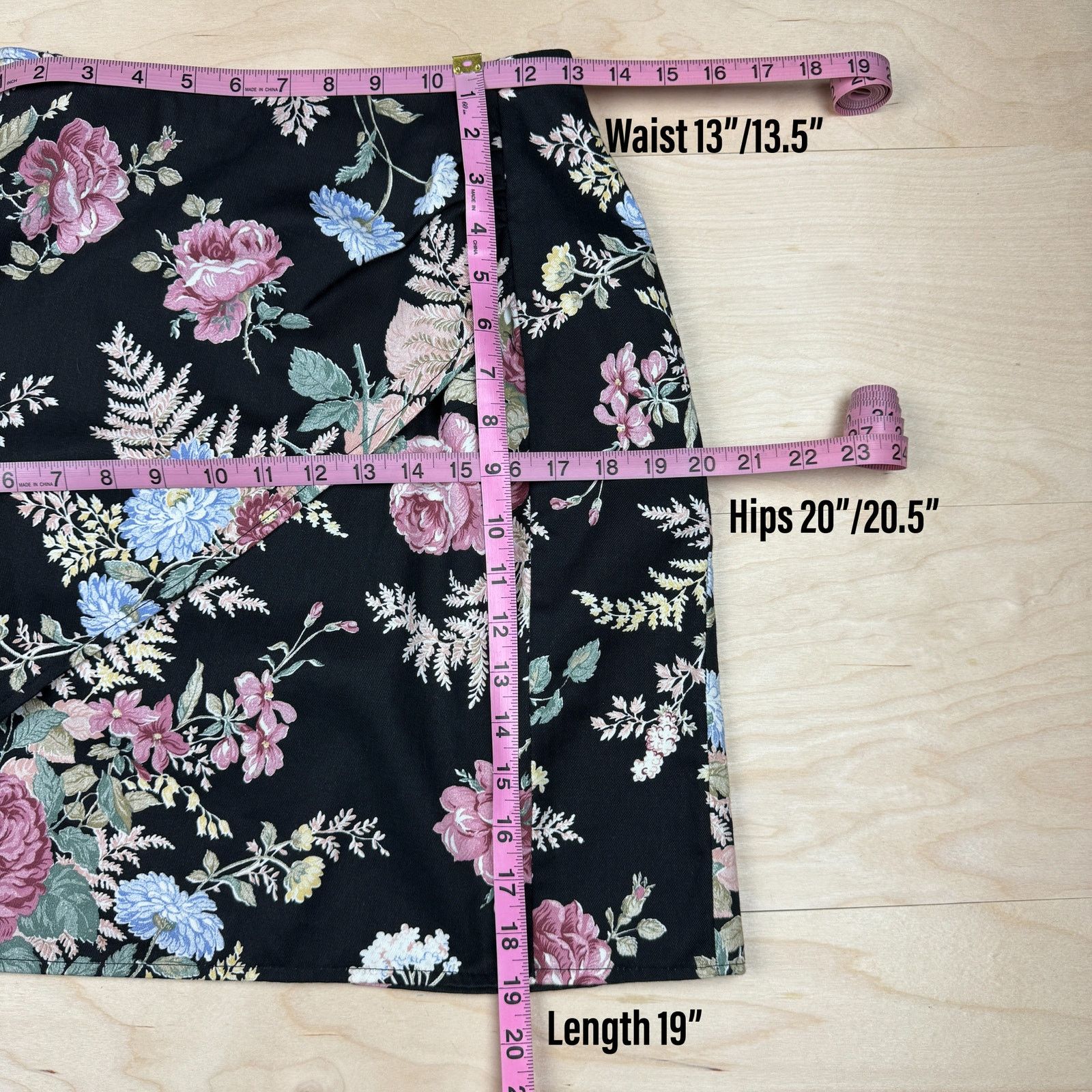 Vintage Vintage 1980s Floral Cotton Faux Wrap Mini Skirt Size 26" / US 2 / IT 38 - 5 Thumbnail