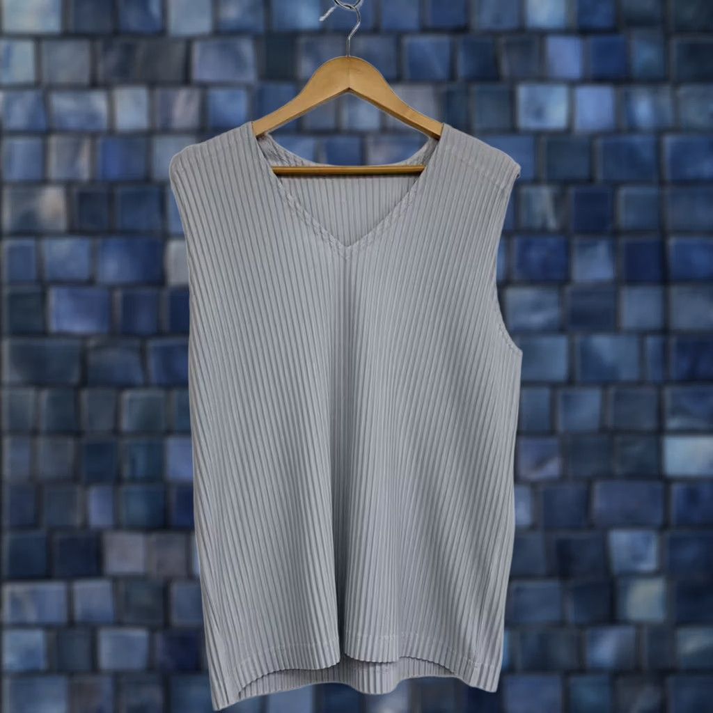 Issey Miyake ISSEY MIYAKE Pleated Vest Men's XL Gray V-neck Shirt/Jacket Style Vest Size US XL / EU 56 / 4 - 1 Thumbnail