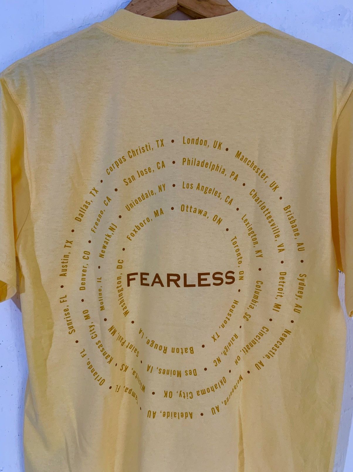 Band Tees × Vintage Vintage Taylor Swift fearless tour tee Size US S / EU 44-46 / 1 - 4 Thumbnail