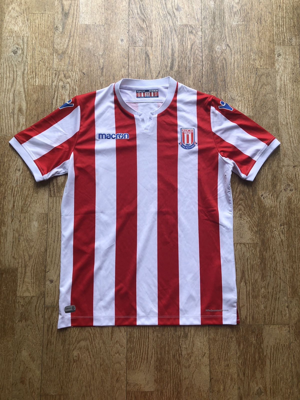 Vintage STOKE CITY VINTAGE FOOTBALL SOCCER ENGLAND JERSEY SHIRT Size US S / EU 44-46 / 1 - 1 Thumbnail