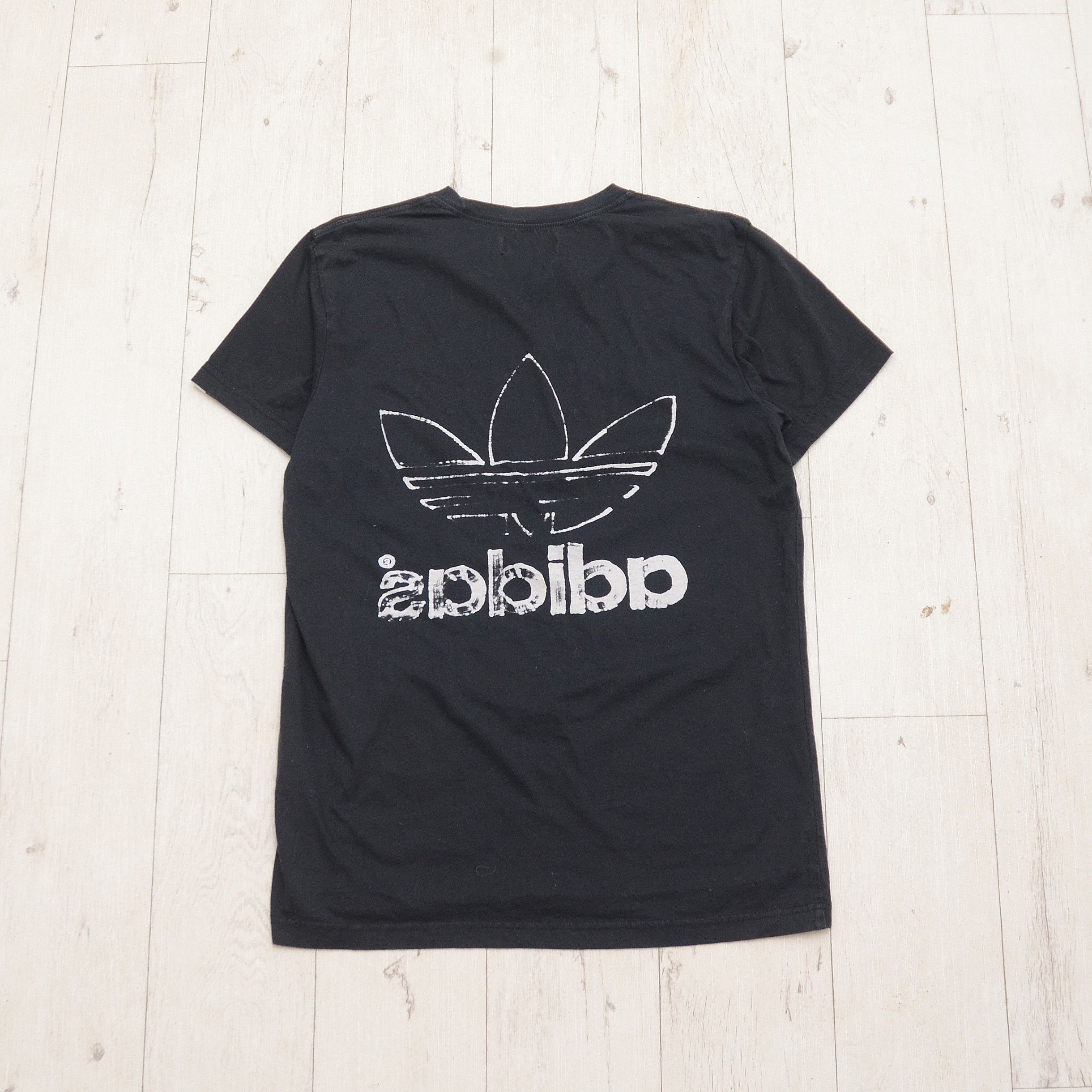 Adidas Vintage Adidas Originals Big Logo T-Shirt Tee Unisex Y2K Size M / US 6-8 / IT 42-44 - 2 Thumbnail