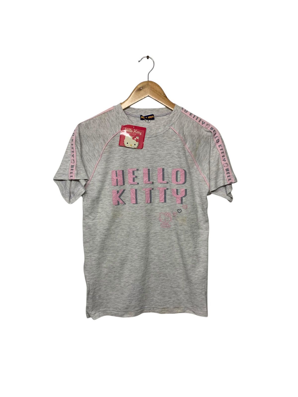 Japanese Brand Vintage Hello Kitty Big Logo With Tag T Shirt Size M / US 6-8 / IT 42-44 - 1 Thumbnail