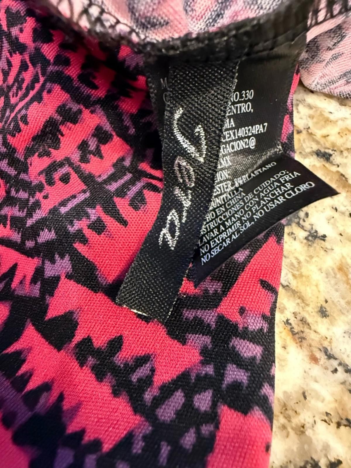 Jean Jera crop leggings web pattern bold pink purple & black XS Size 26" / US 2 / IT 38 - 10 Thumbnail