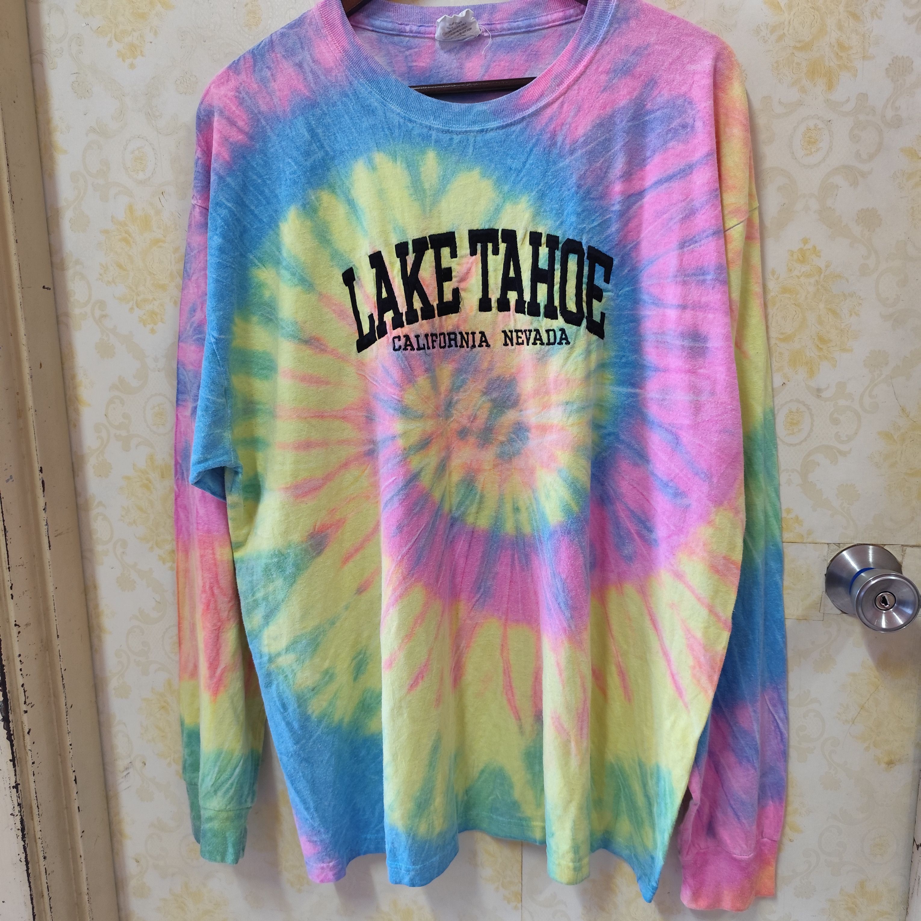 Vintage 🇺🇸VINTAGE TYE DYE LAKE TAHOE SPELL OUT MADE IN USA Size US XL / EU 56 / 4 - 4 Thumbnail