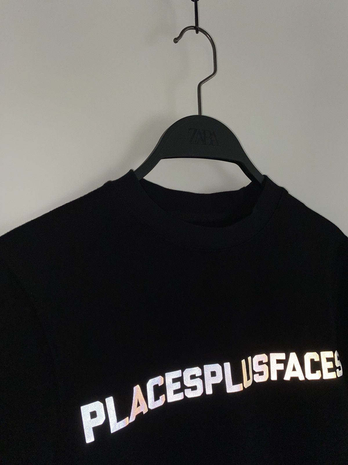 Places + Faces Places + Faces Reflective Logo Crop Top Size XS / US 0-2 / IT 36-38 - 4 Thumbnail