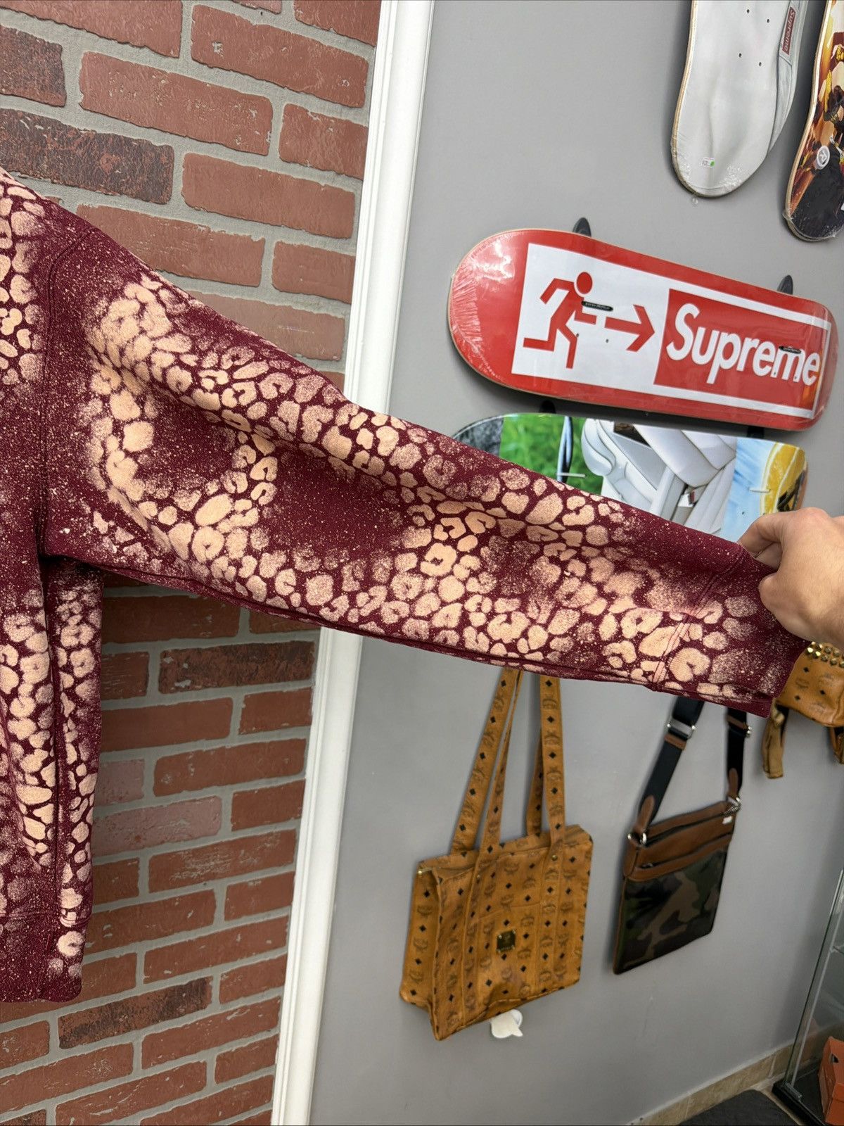 Supreme Supreme Bleached Leopard Hoodie Size Xl Used Quick Shipping Size US XL / EU 56 / 4 - 7 Thumbnail