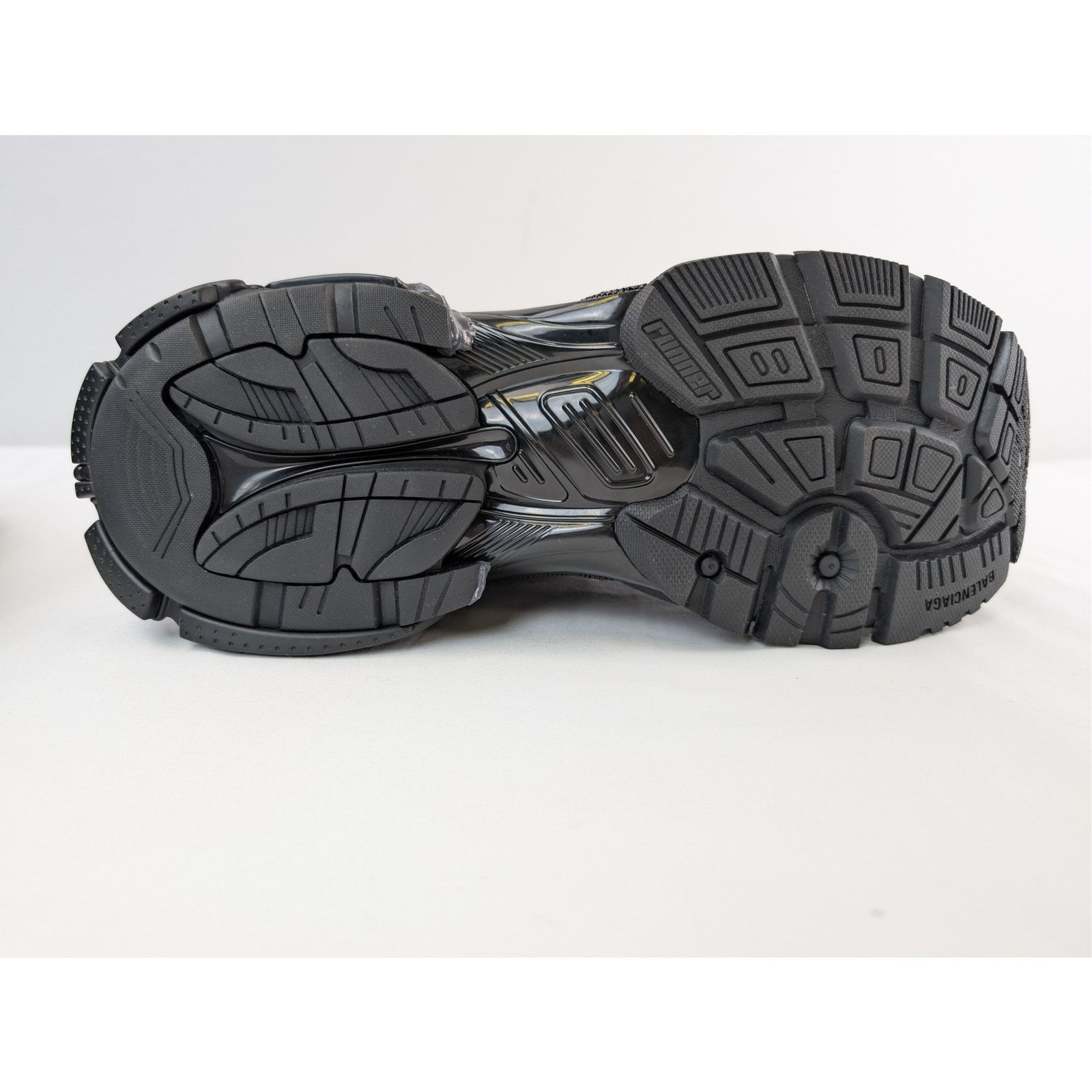 Balenciaga o1rshd1 Monocolor Mesh Rubber Runner Sneakers in Black Size US 12 / EU 45 - 14 Thumbnail