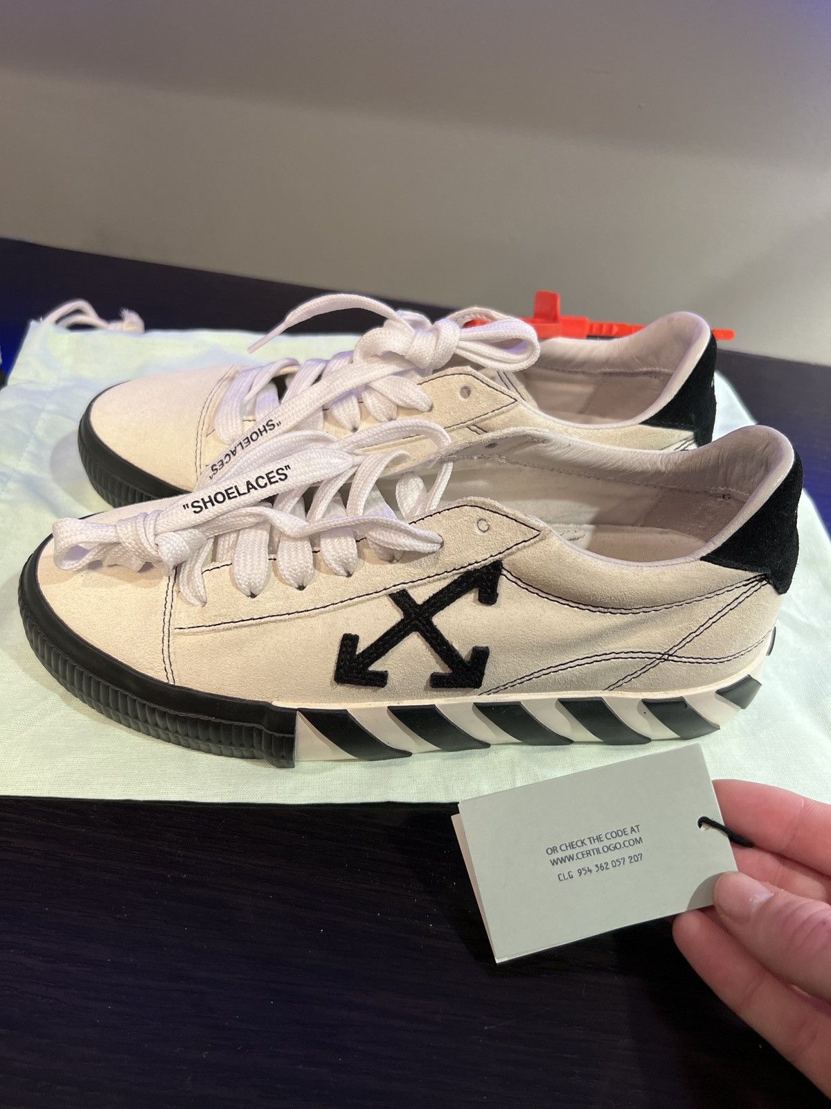 image of Off White Off-White Arrow Vulcanized Low ( Atmosphere 2013 ) Shoes, Women's (Size 8.5)