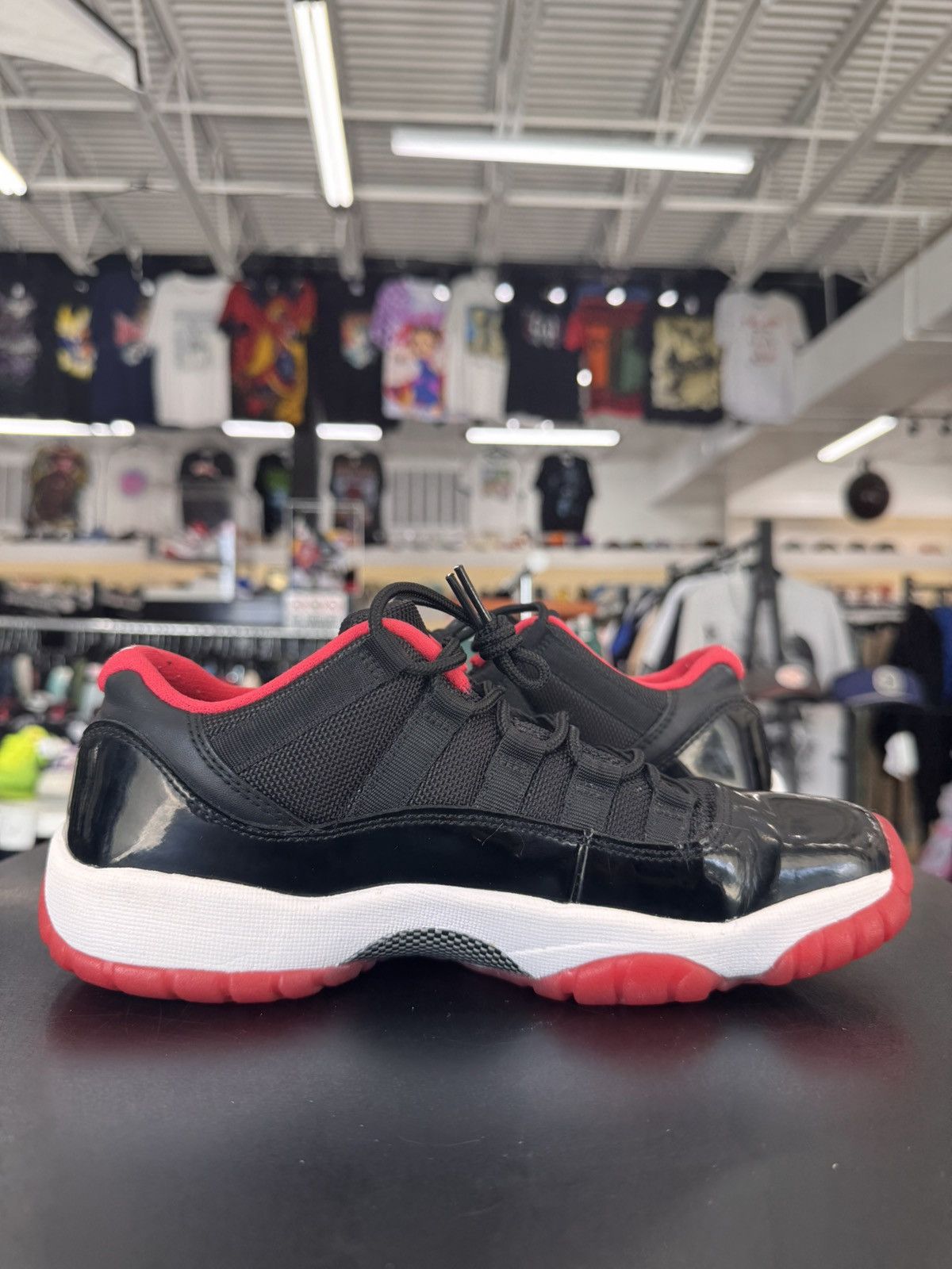 Jordan Brand Air Jordan 11 Low Bred Size 5.5Y (2015) Size US 5.5 / EU 38 - 3 Thumbnail