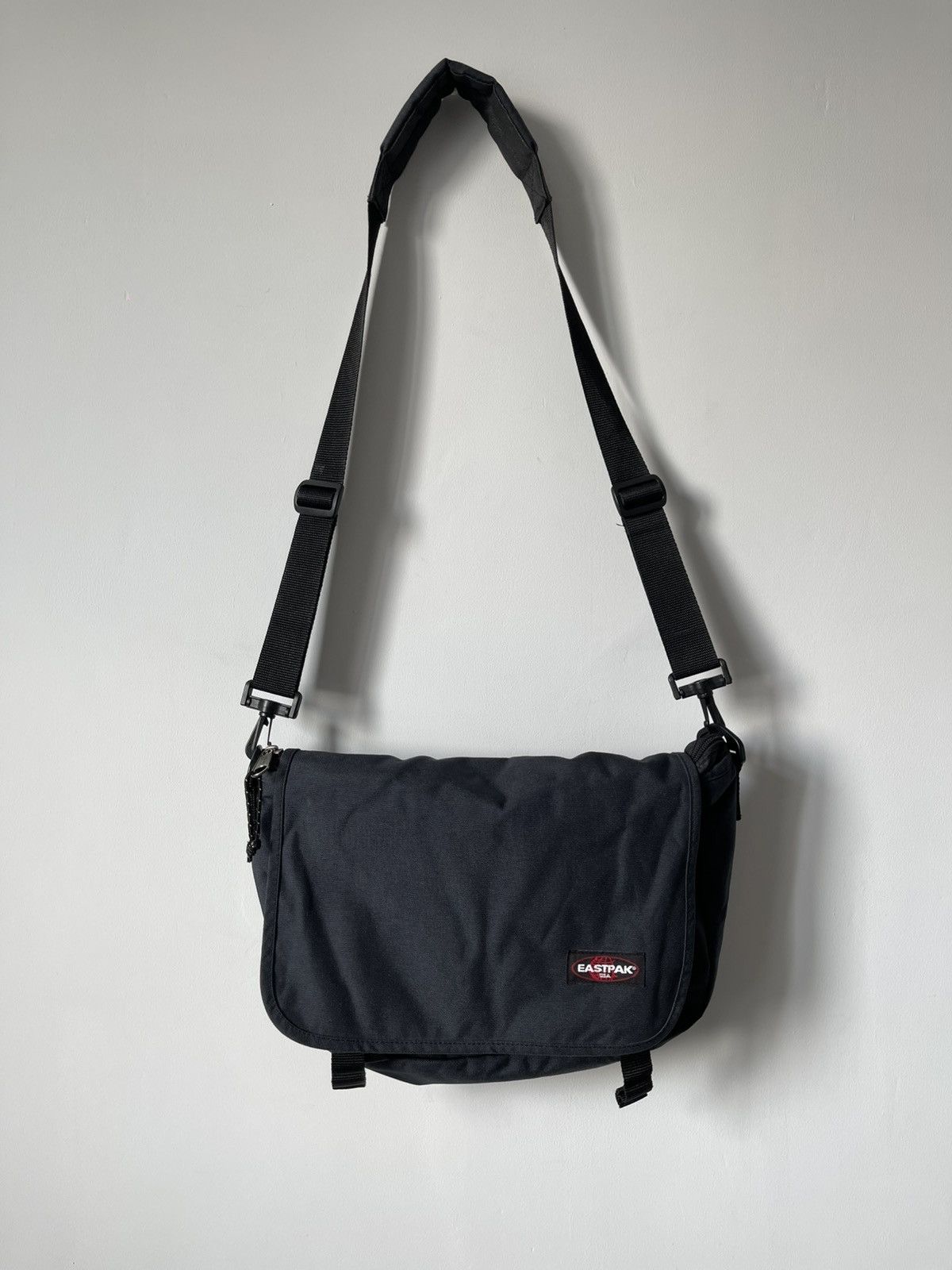 Eastpak Eastpak USA y2k Crossbody Outdoor Messenger Bag Size ONE SIZE - 1 Thumbnail
