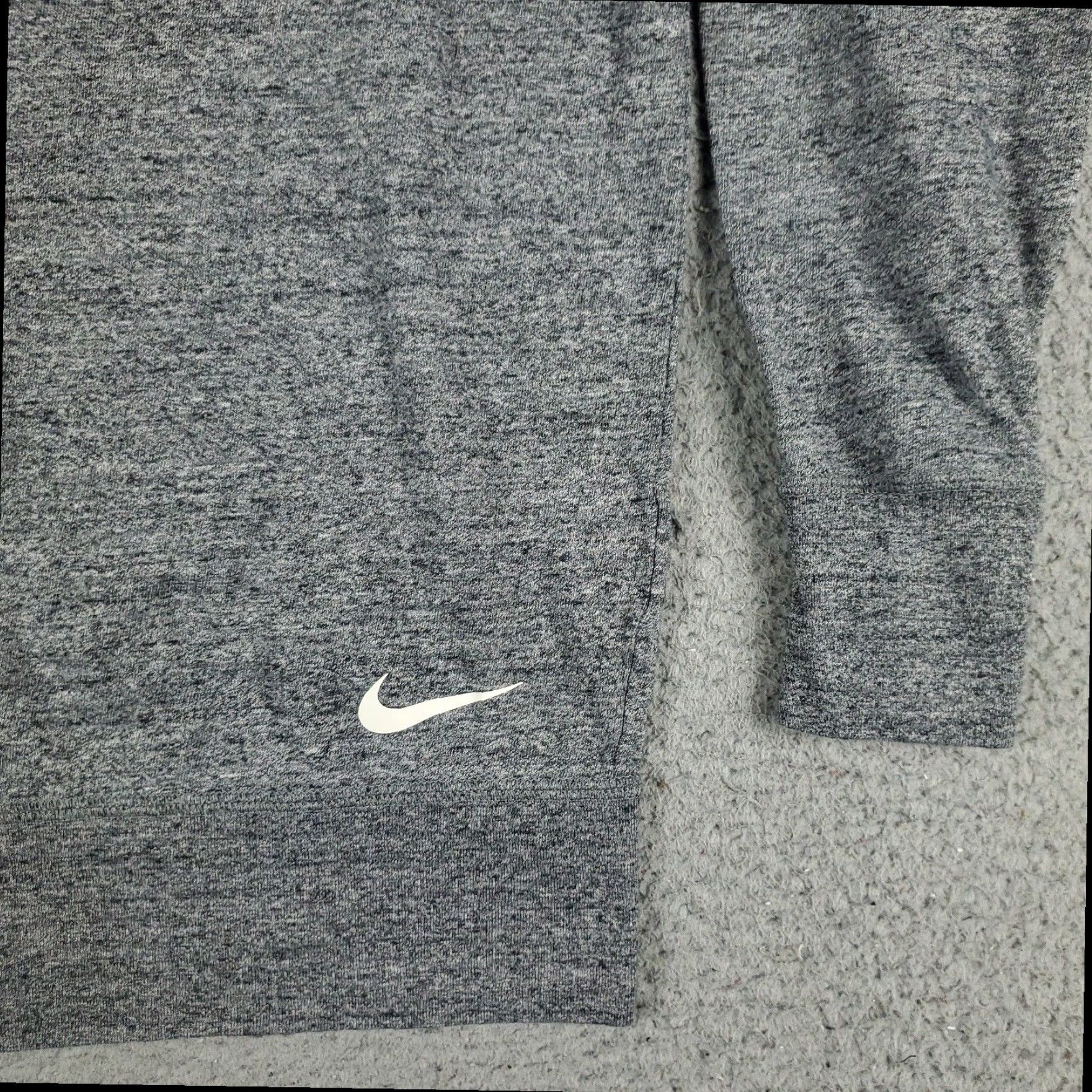 Nike Nike Sweatshirt Womens XL Gray Pullover Sweater Swoosh Logo Size XL / US 12-14 / IT 48-50 - 4 Thumbnail