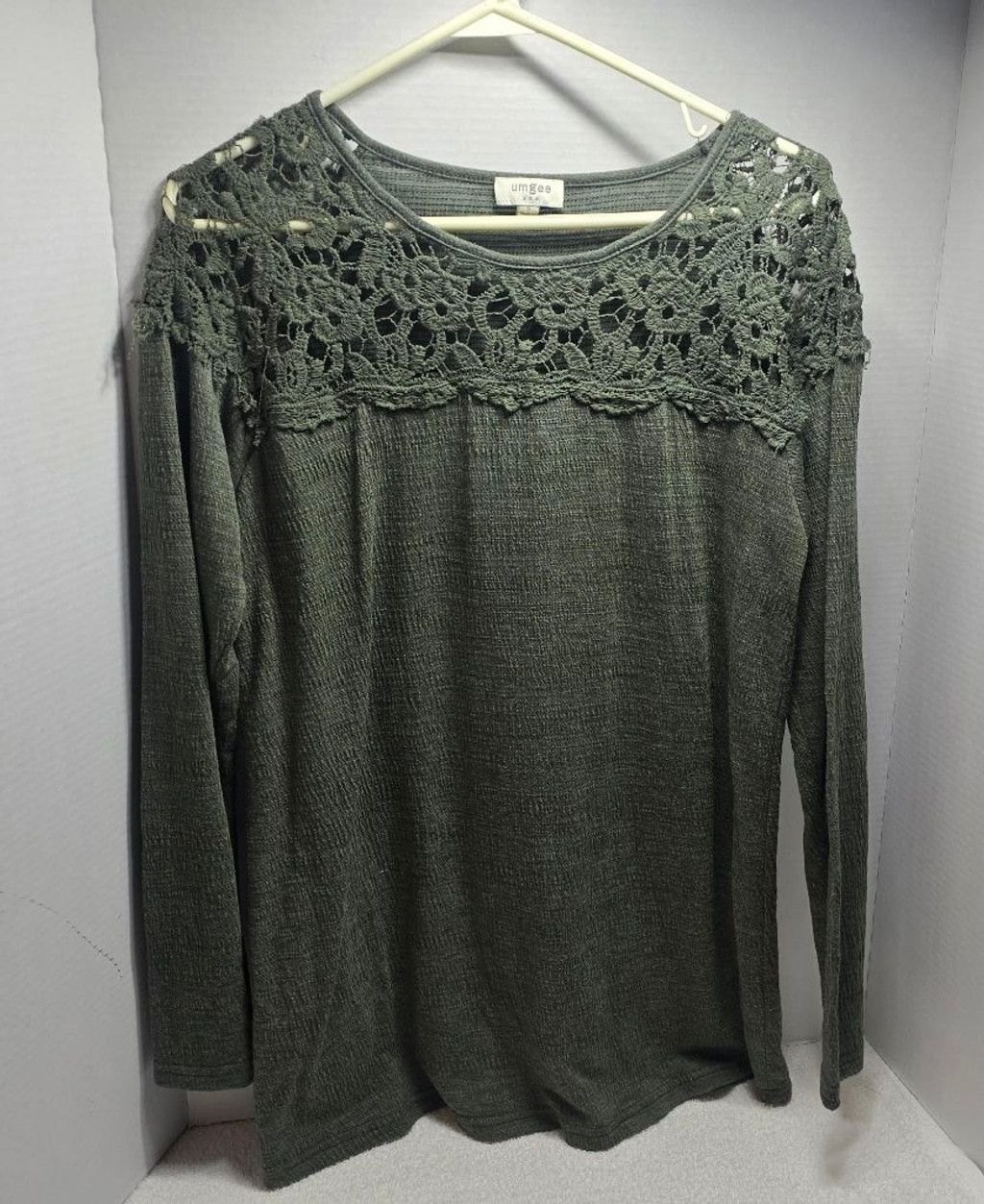 The Unbranded Brand Women's Umgee Long Sleeve Tee S Green Crochet Yoke Size S / US 4 / IT 40 - 1 Thumbnail