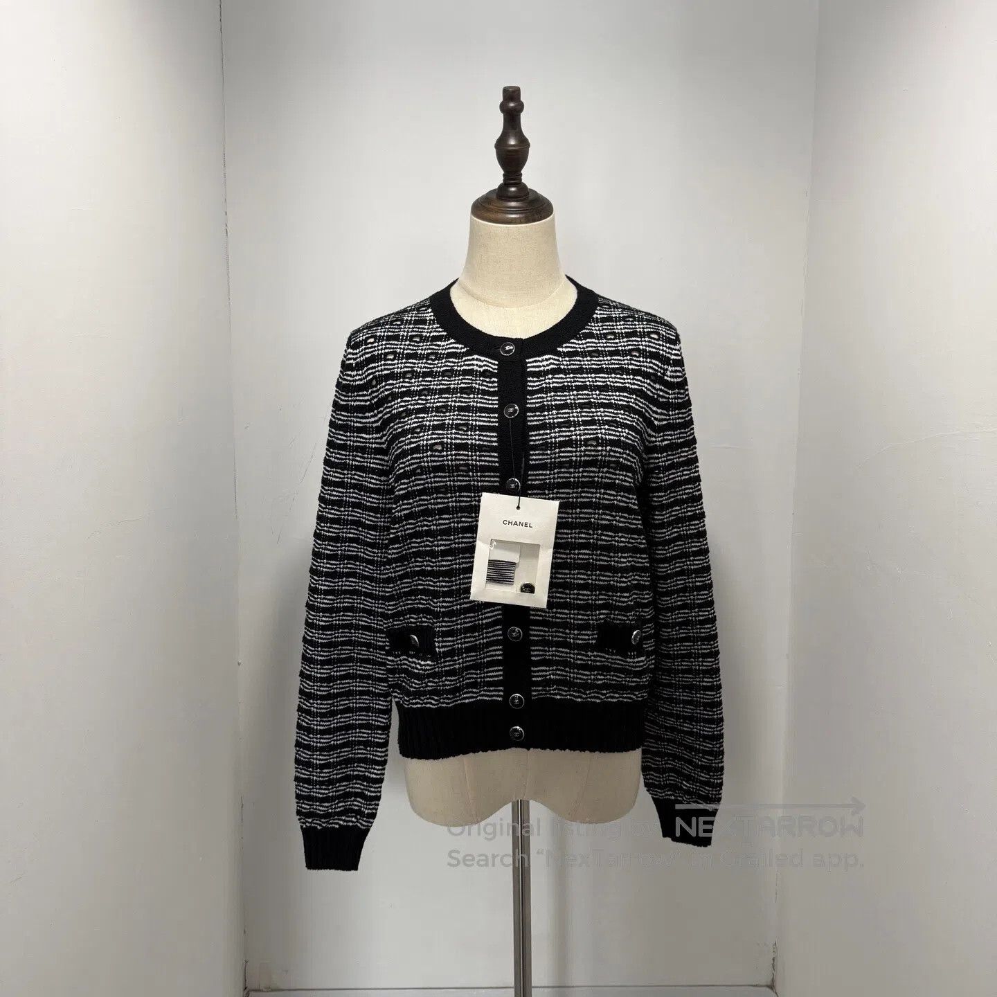 Chanel Chanel Black and white striped enamel button knit cardigan Size XS / US 0-2 / IT 36-38 - 1 Thumbnail