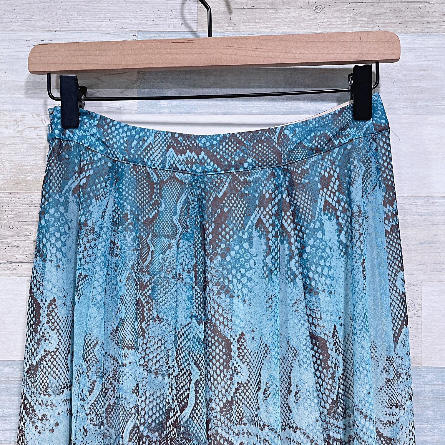 White House Black Market White House Black Market Chiffon Snakeskin Maxi Skirt 00 Size 24" / US 00 / IT 34 - 6 Thumbnail