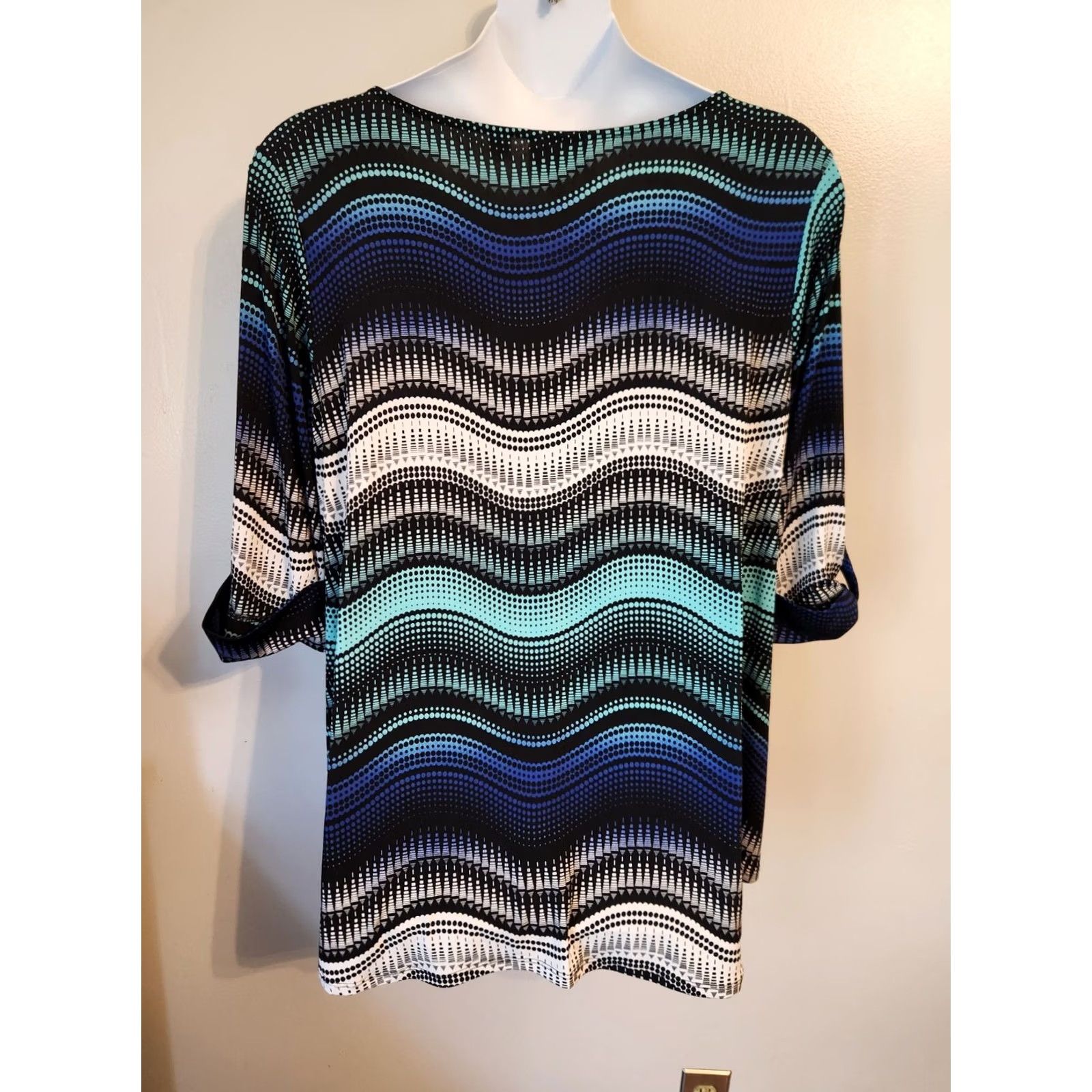 Avenue Avenue Blue White Aqua Wavy Abstract Keyhole Trim Tunic Top 2X Size XXL / US 16-18 / IT 52-54 - 5 Thumbnail