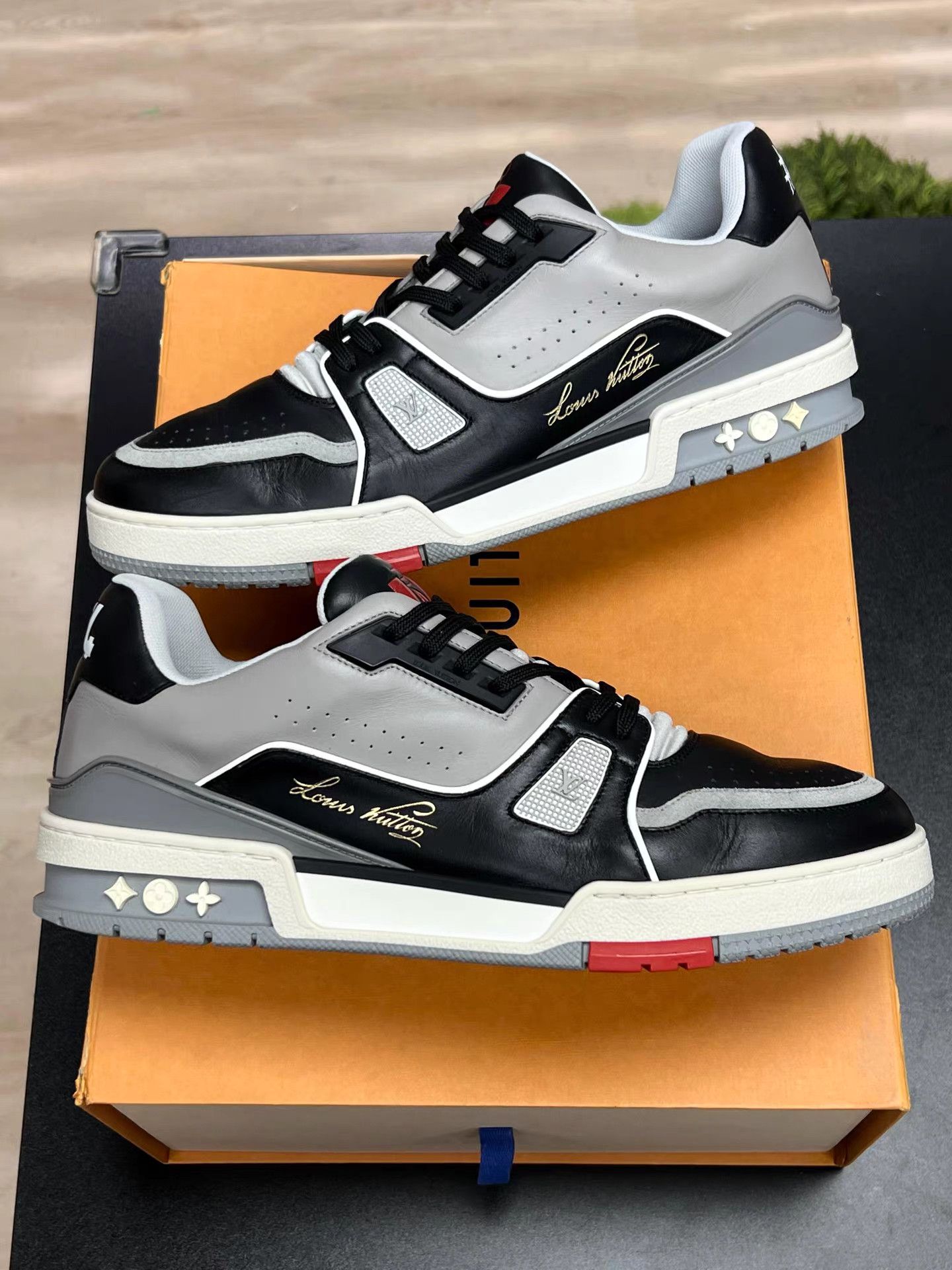 Louis Vuitton Louis Vuitton LV Trainer Sneakers K15 Size US 9 / EU 42 - 5 Thumbnail