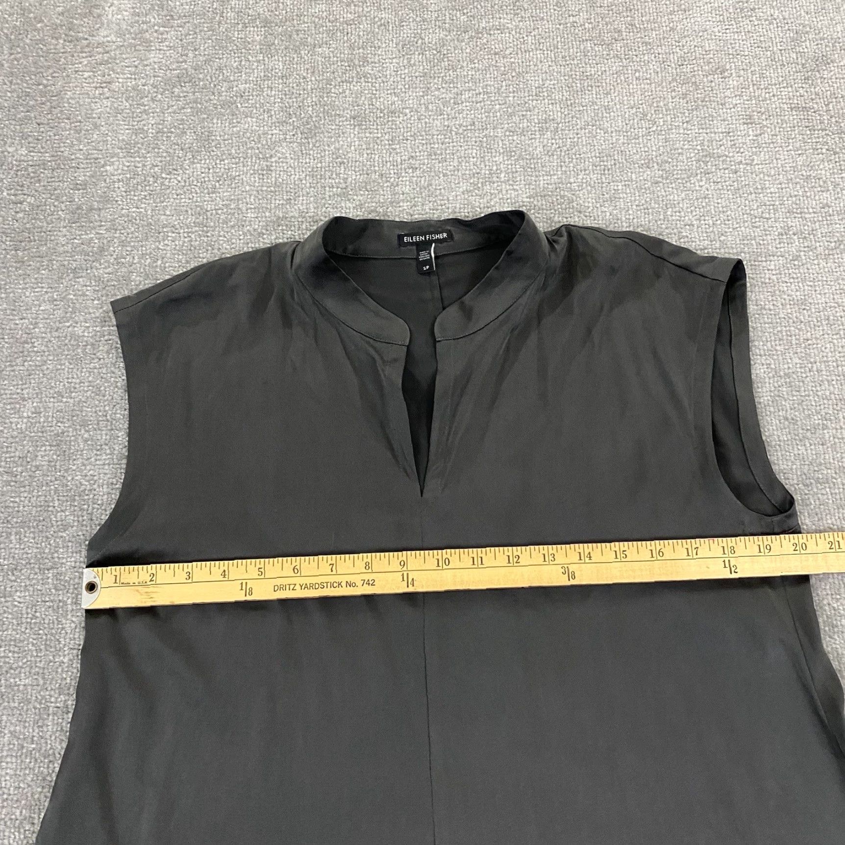 Eileen Fisher EILEEN FISHER Top Womens Small Gray Silk Sleeveless Blouse Dress Shirt Micro Dress Shirt Blouse Silk Sleeveless Size S / US 4 / IT 40 - 4 Thumbnail