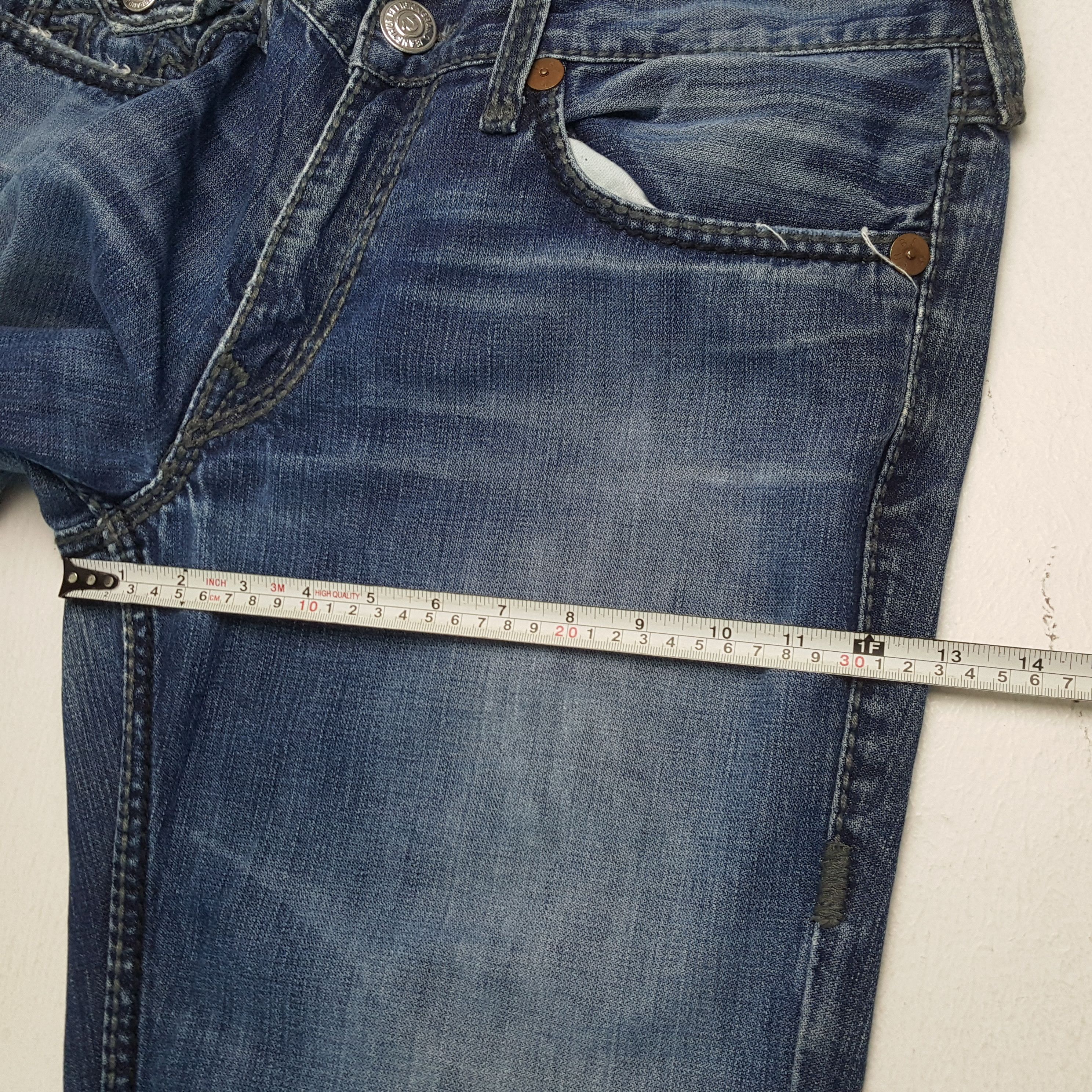 Vintage TRUE RELIGION American Brand Distressed Jeans