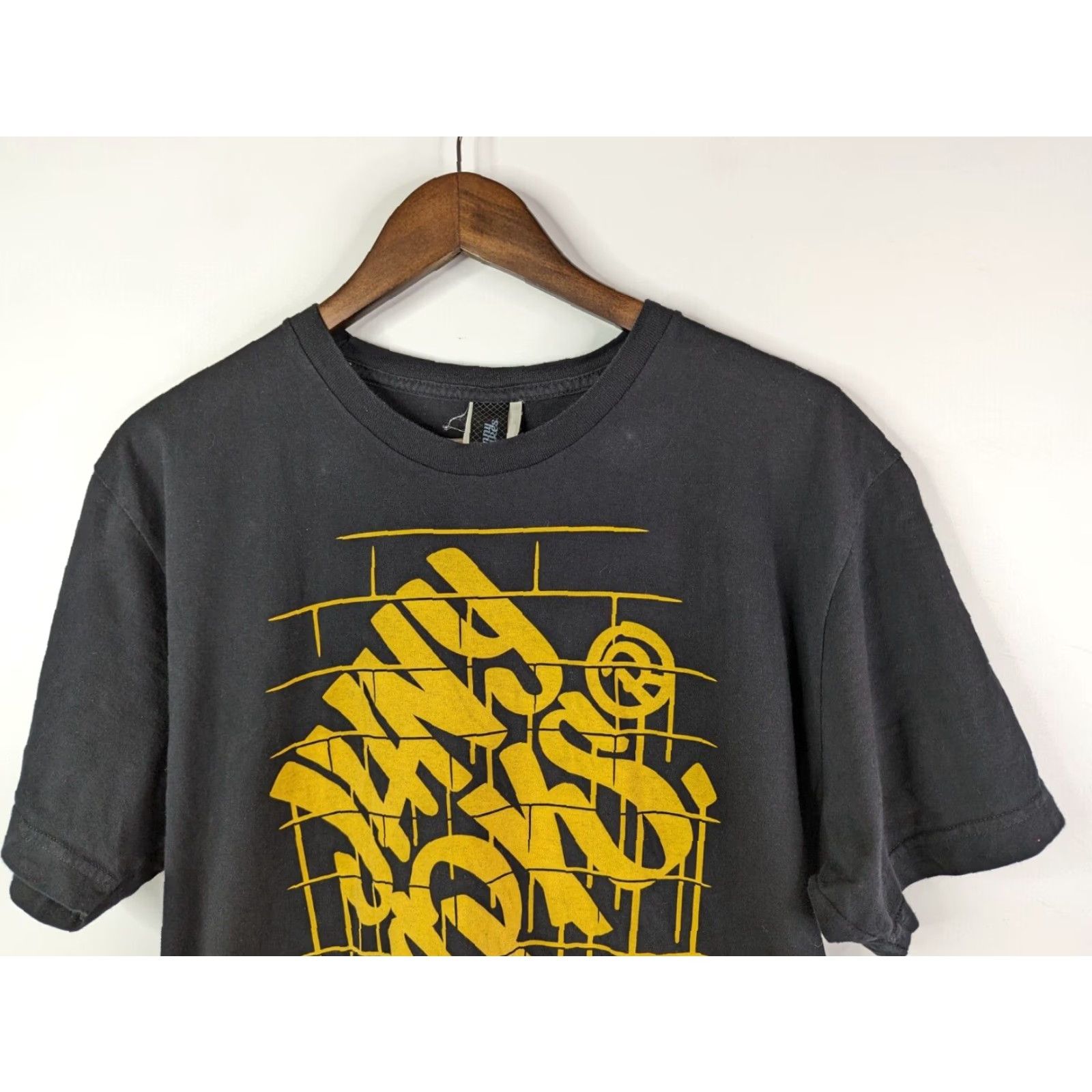 Johnny Cupcakes Johnny Cupcakes Tee Black Mens Large L Graffiti Shirt Basic Tee Limited Size Large (Defect) Size US L / EU 52-54 / 3 - 2 Thumbnail