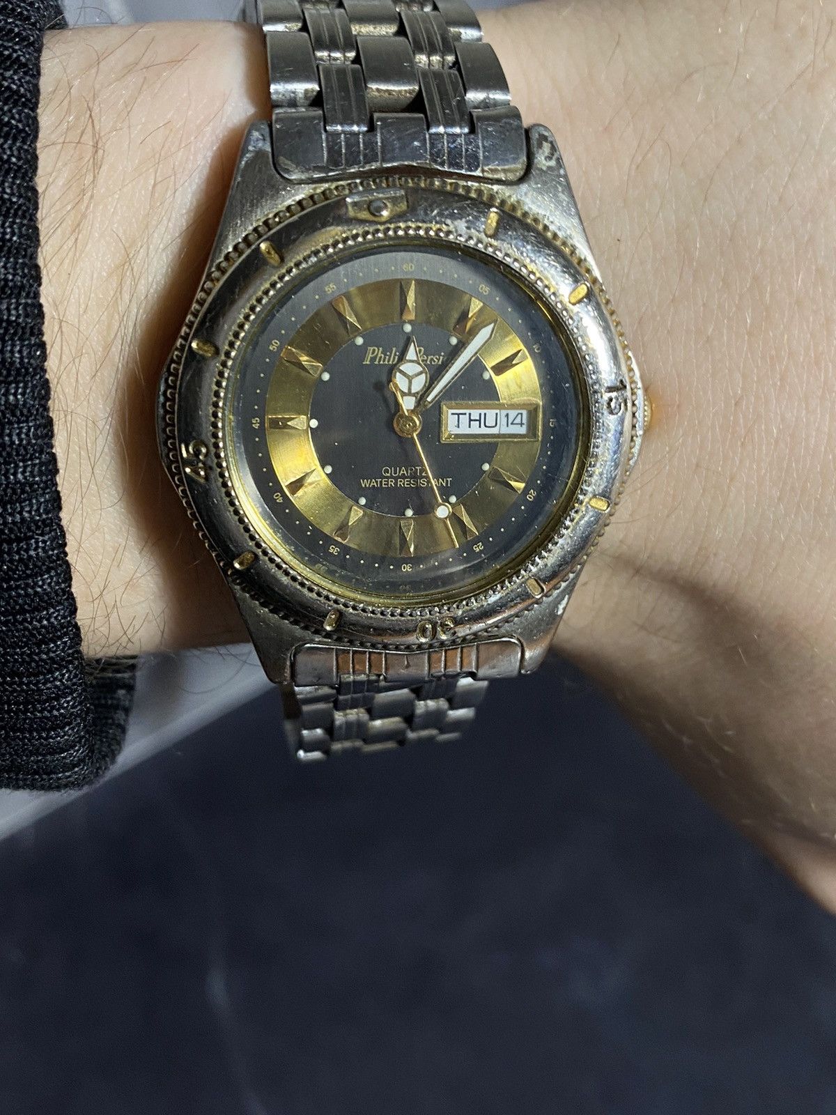 Vintage Vintage Philip Persio Quartz Watch Gold Black Japanese Brand Size ONE SIZE - 3 Thumbnail