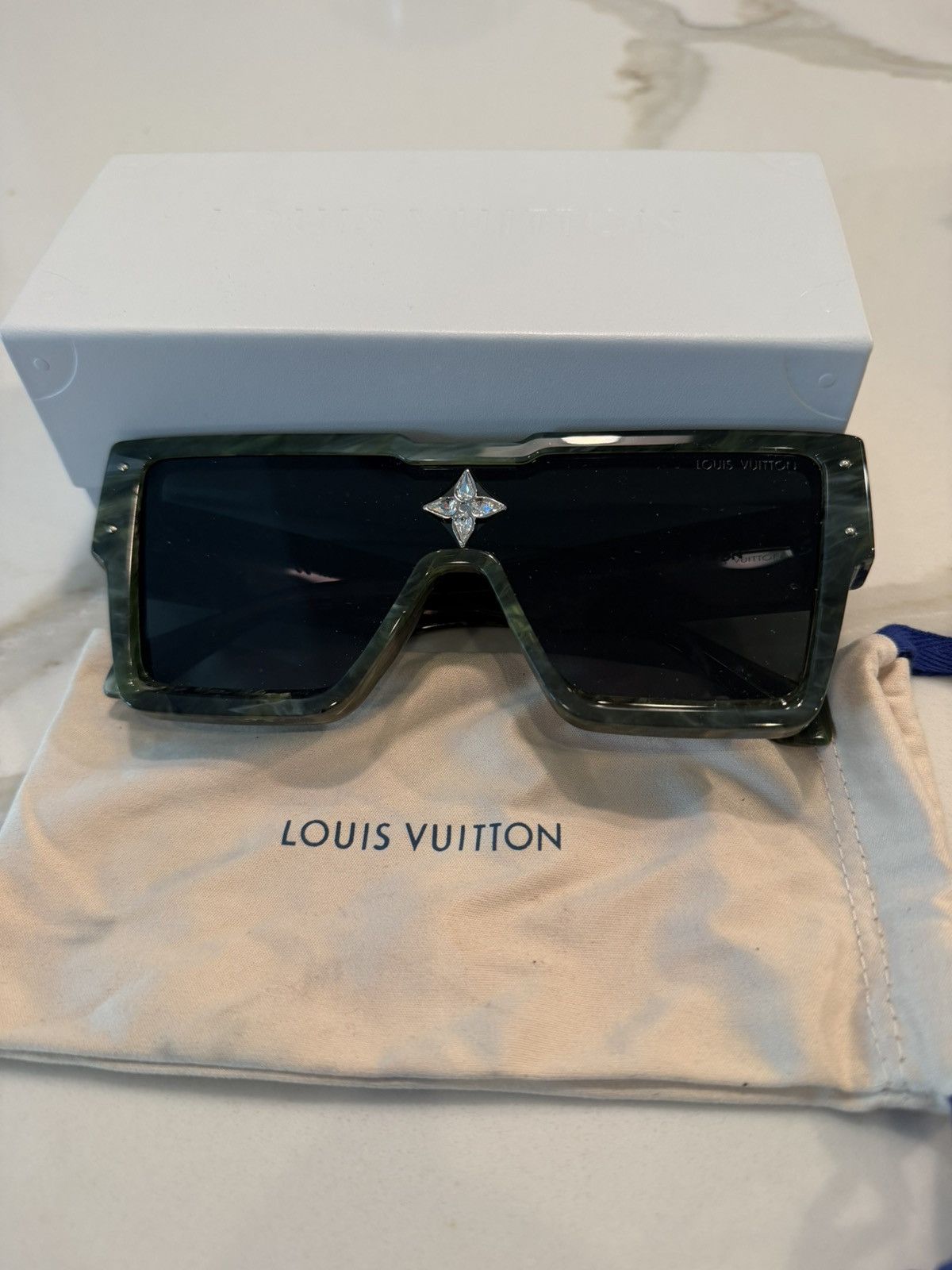 Louis Vuitton Louis vuitton cyclone!! Size ONE SIZE - 1 Thumbnail