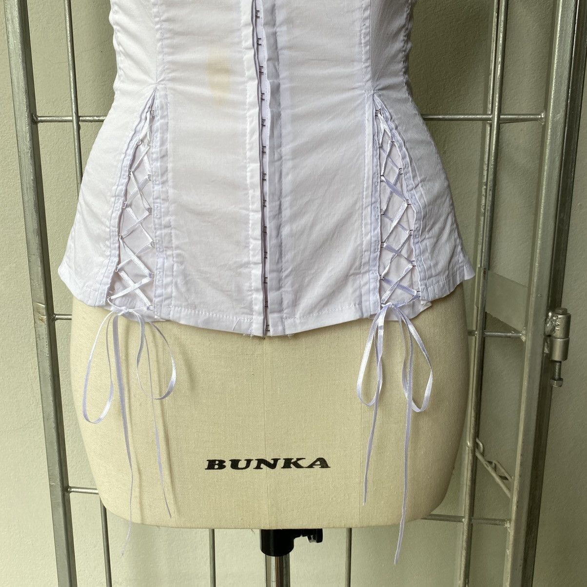Japanese Brand NOA Y2K White Corset Top with Lace Trim and Ribbon Ties Size M / US 6-8 / IT 42-44 - 21 Thumbnail
