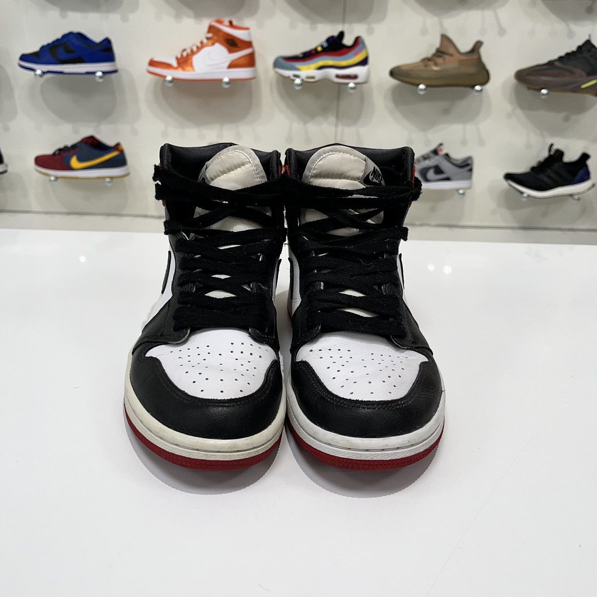 Nike Air Jordan 1 Retro High Satin Black Toe (W) Size US 7.5 / IT 37.5 - 7 Thumbnail